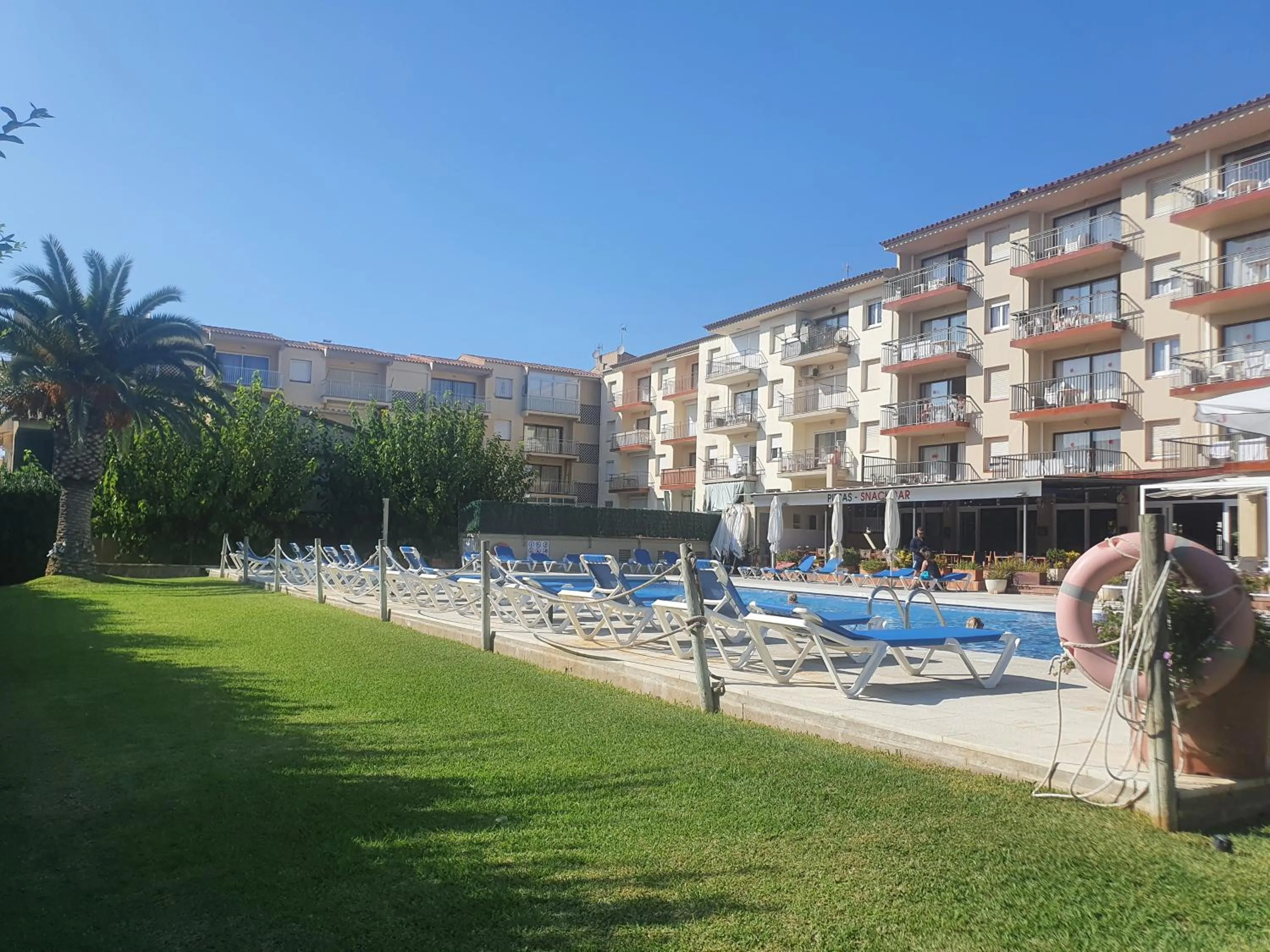 Pool view in Payet Apartments