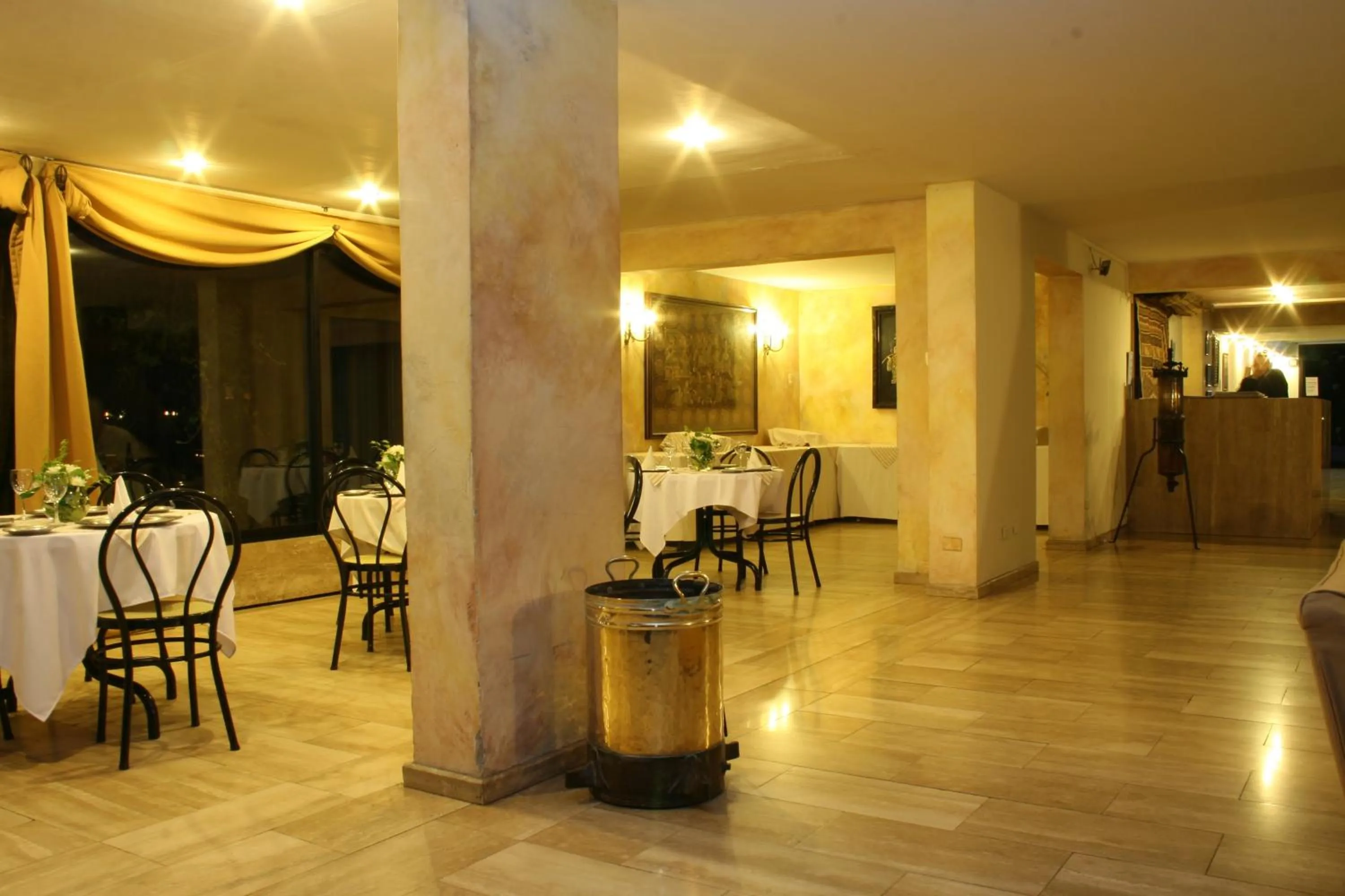 Restaurant/places to eat in Hotel Acacias de Vitacura