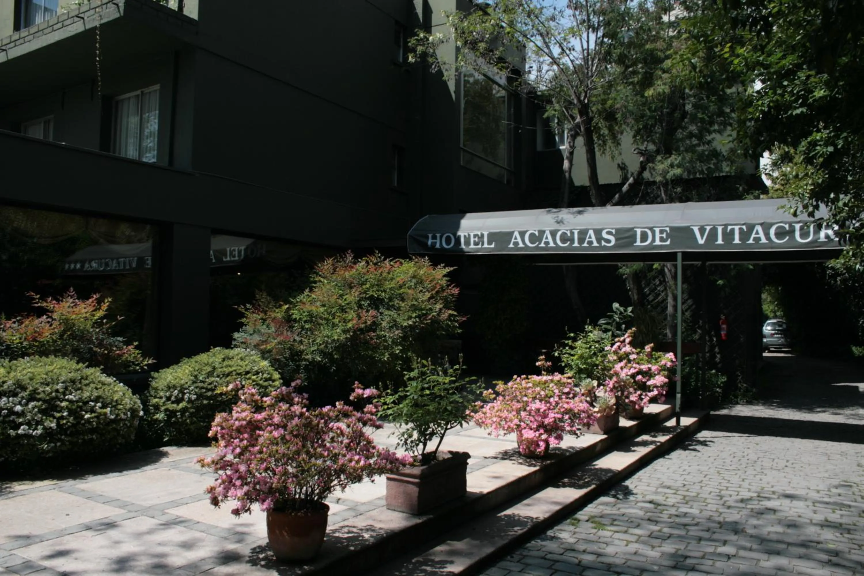 Facade/entrance in Hotel Acacias de Vitacura