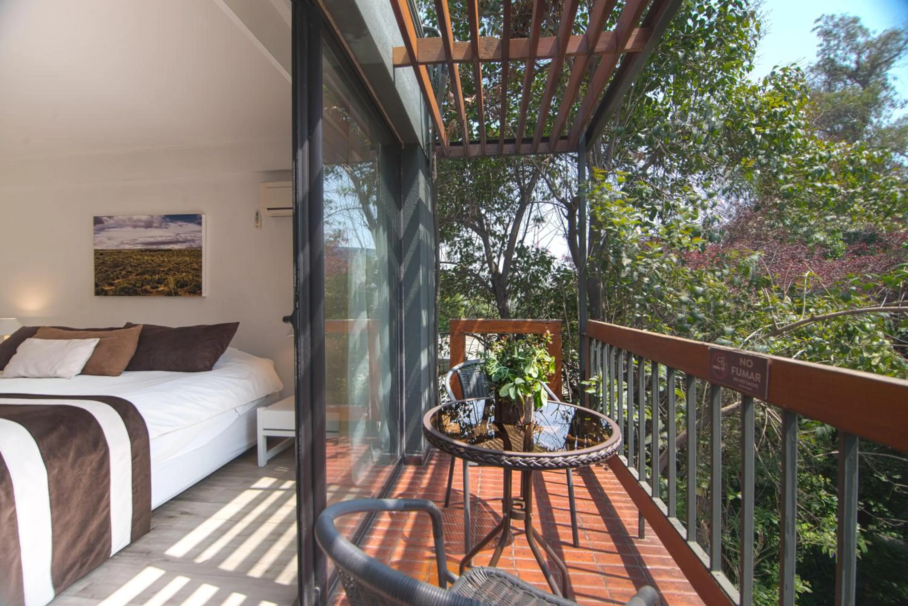 Balcony/Terrace, Bed in Hotel Acacias de Vitacura