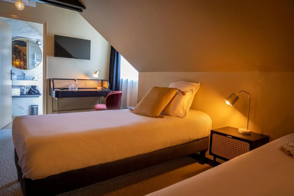 Bed in Brit Hotel Kara Sainte Anne d'Auray