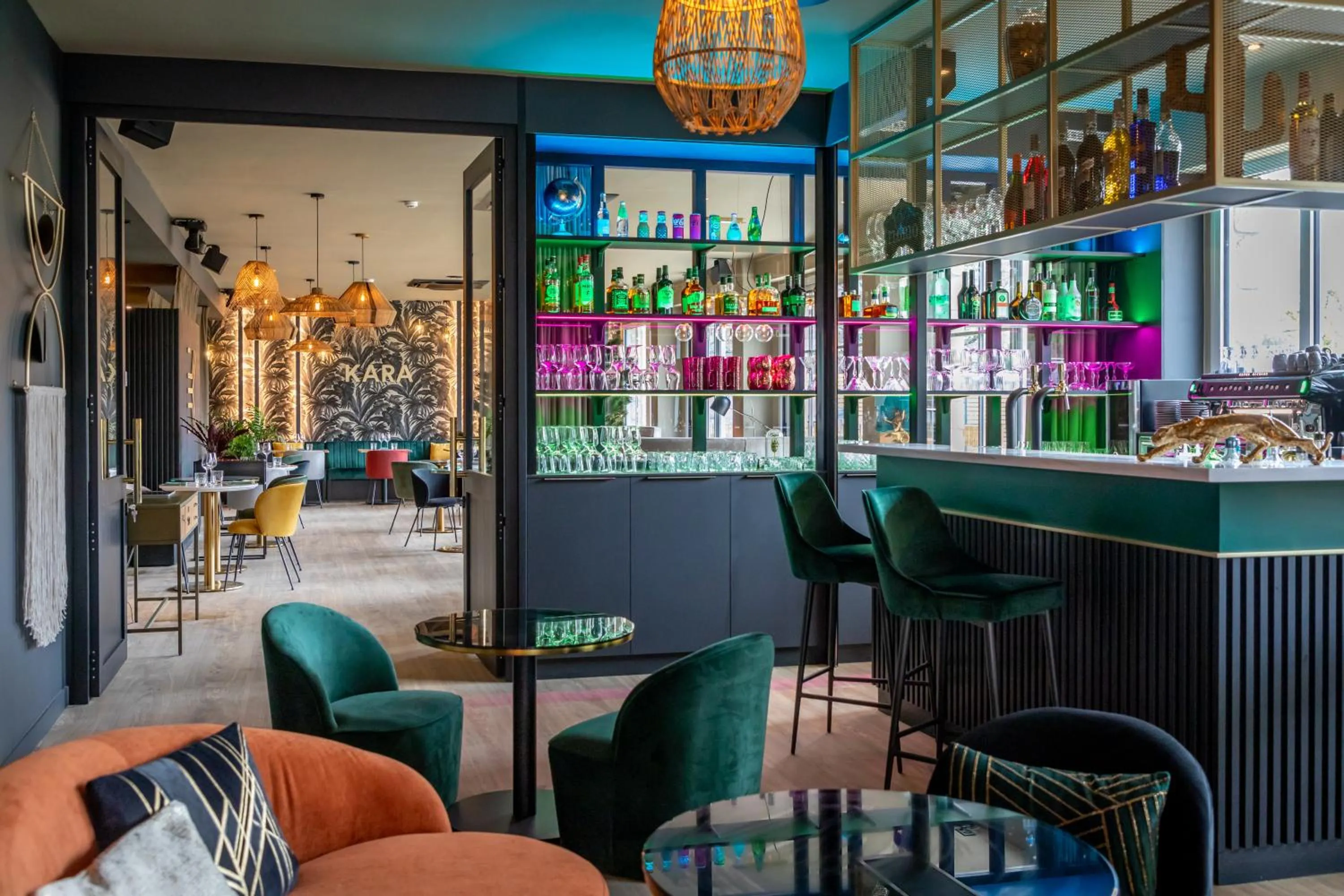 Lounge or bar in Brit Hotel Kara Sainte Anne d'Auray