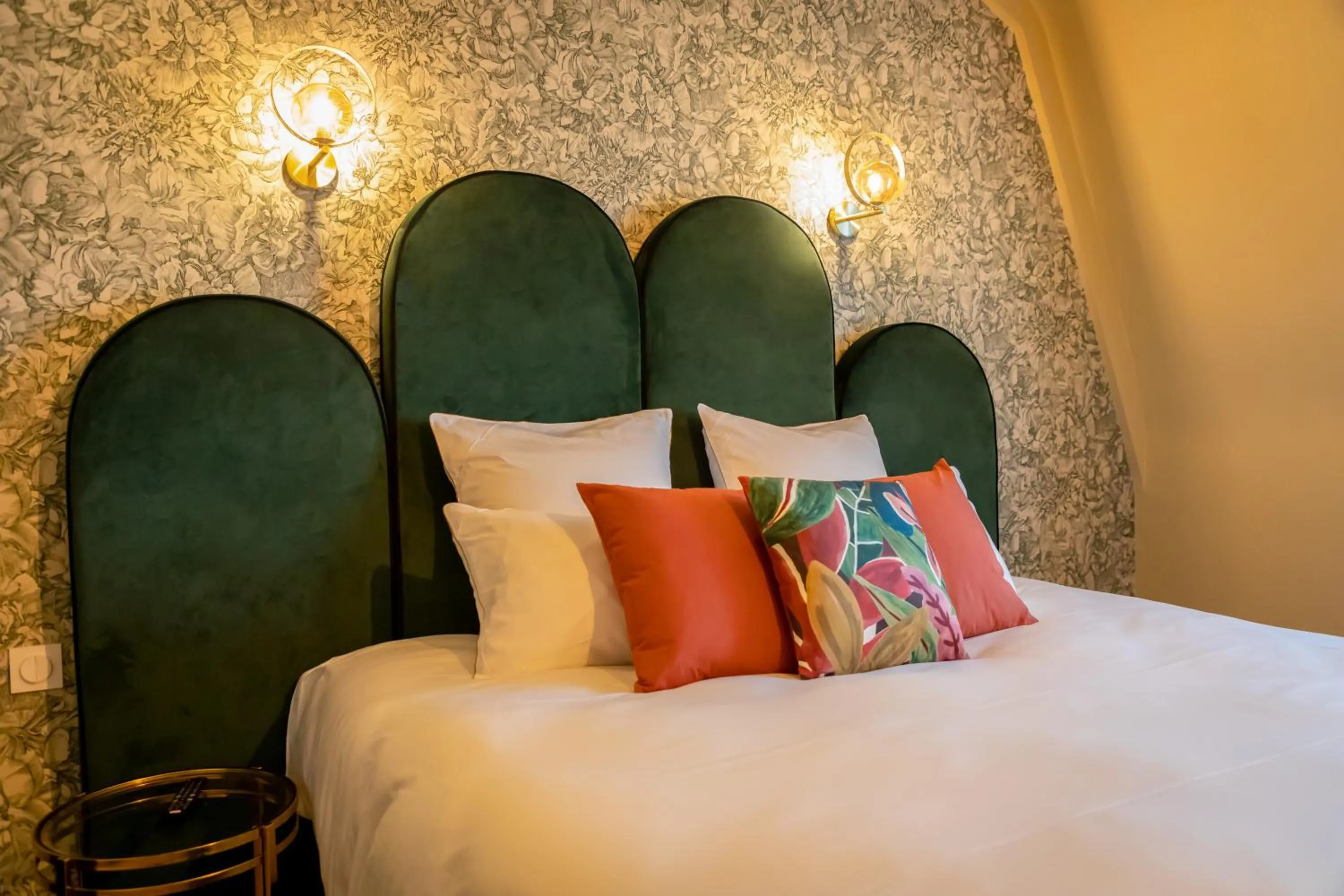 Bed in Brit Hotel Kara Sainte Anne d'Auray