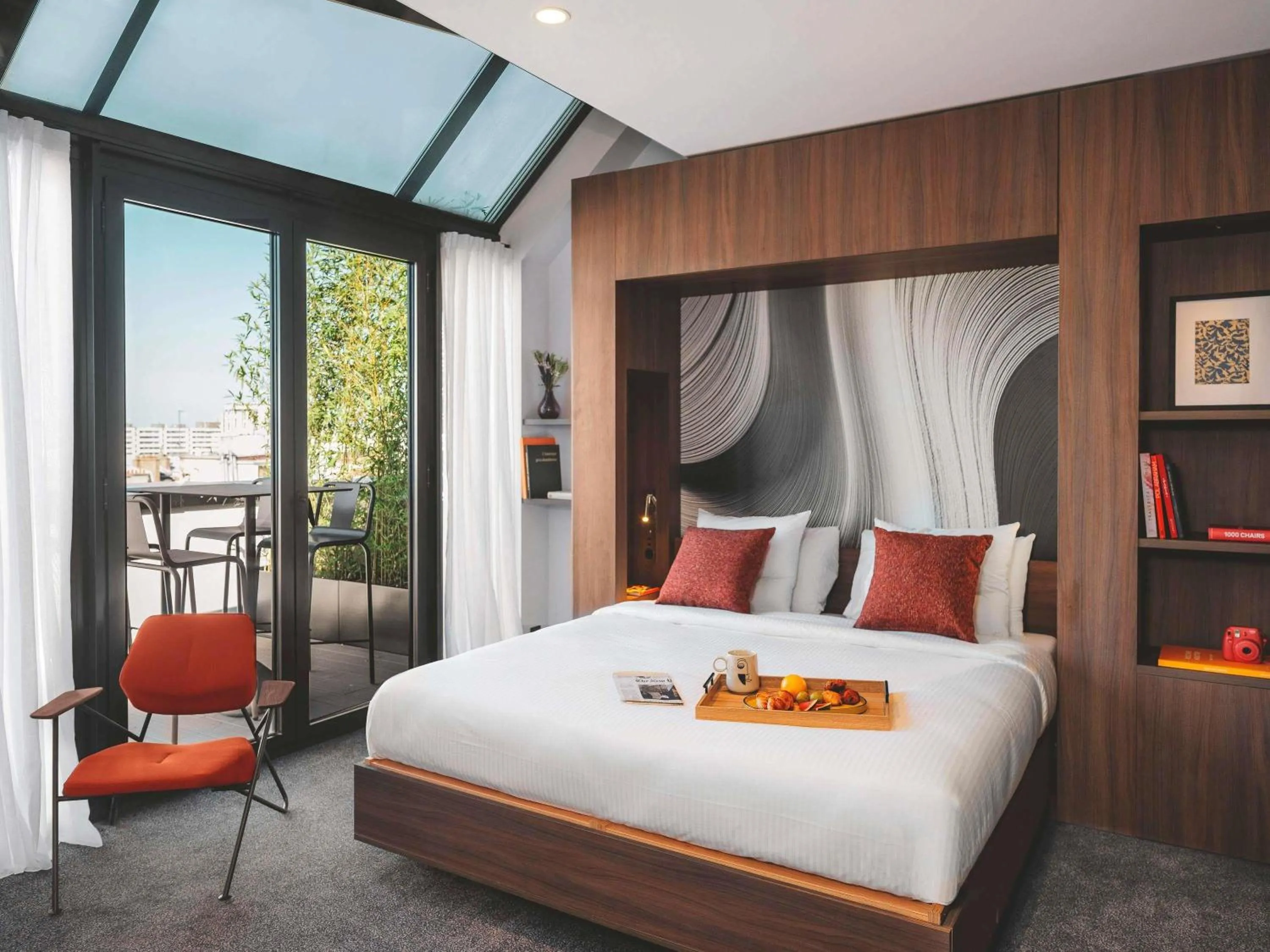 Property building, Bed in Novotel Paris Vaugirard Montparnasse