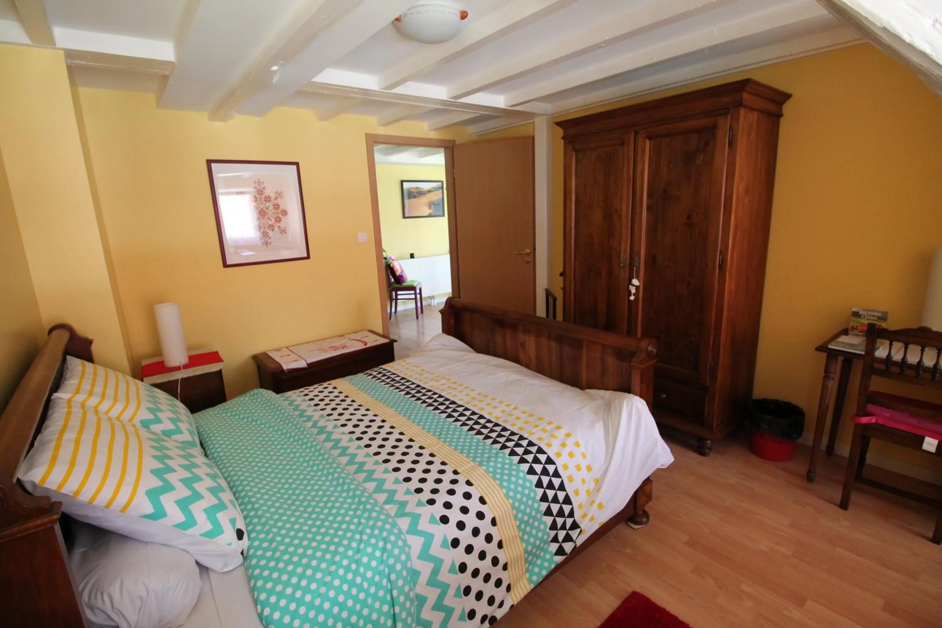 Bedroom, Bed in La chambre aux hirondelles