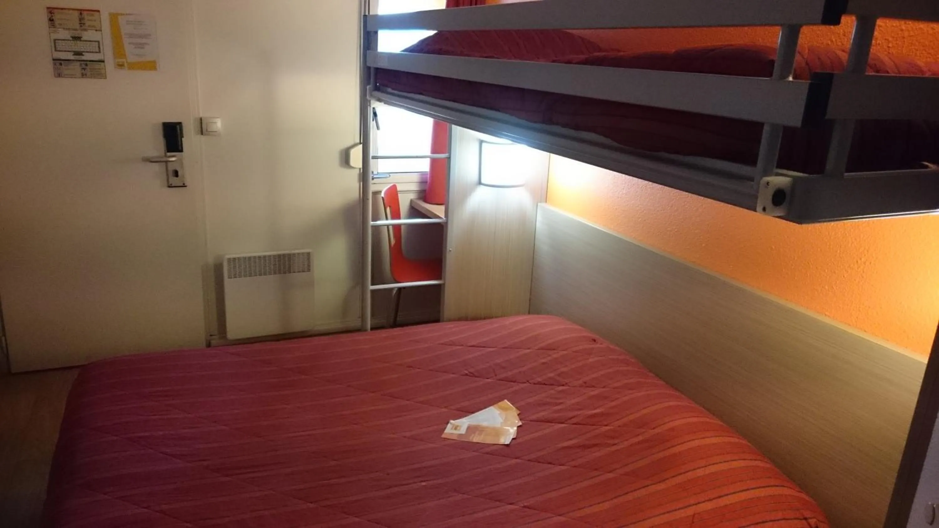 Triple Room (1 Double Bed + 1 Single Bed) in Premiere Classe Bordeaux Eysines-Tour de Gassies