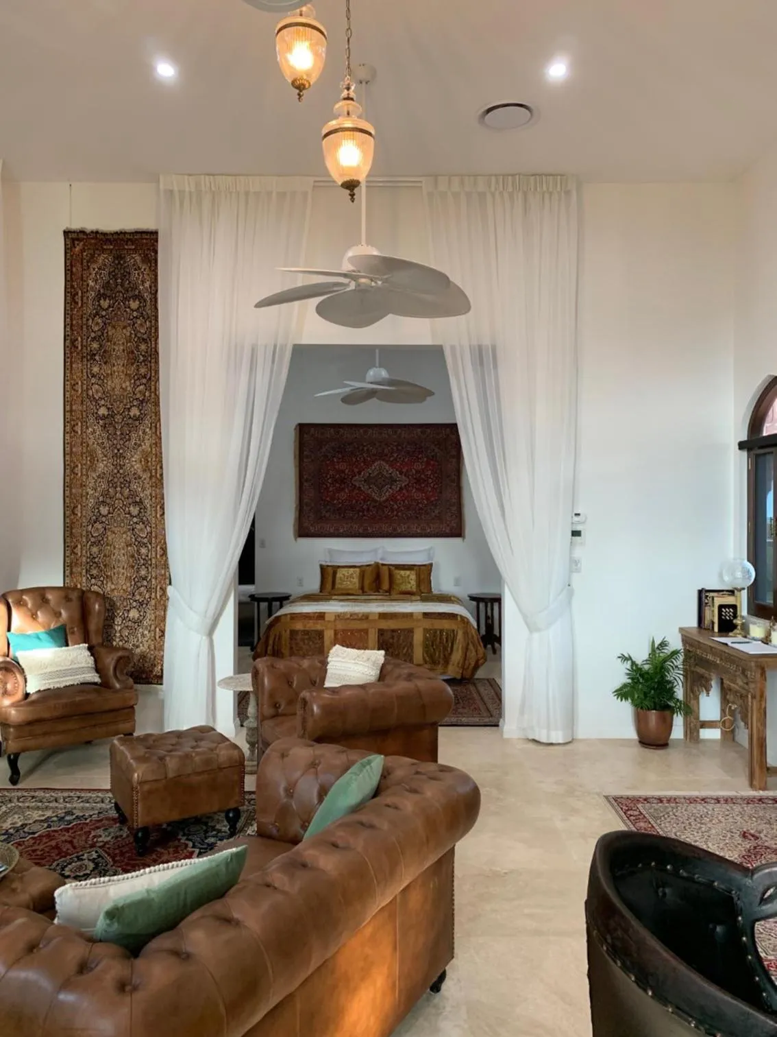 Communal lounge/ TV room in Jodha Bai Retreat