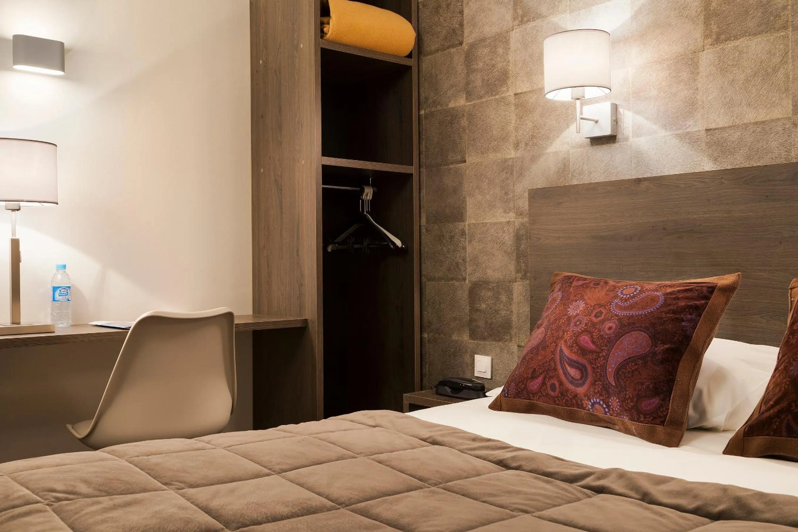 Bedroom, Bed in Hotel Acadie Les Ulis