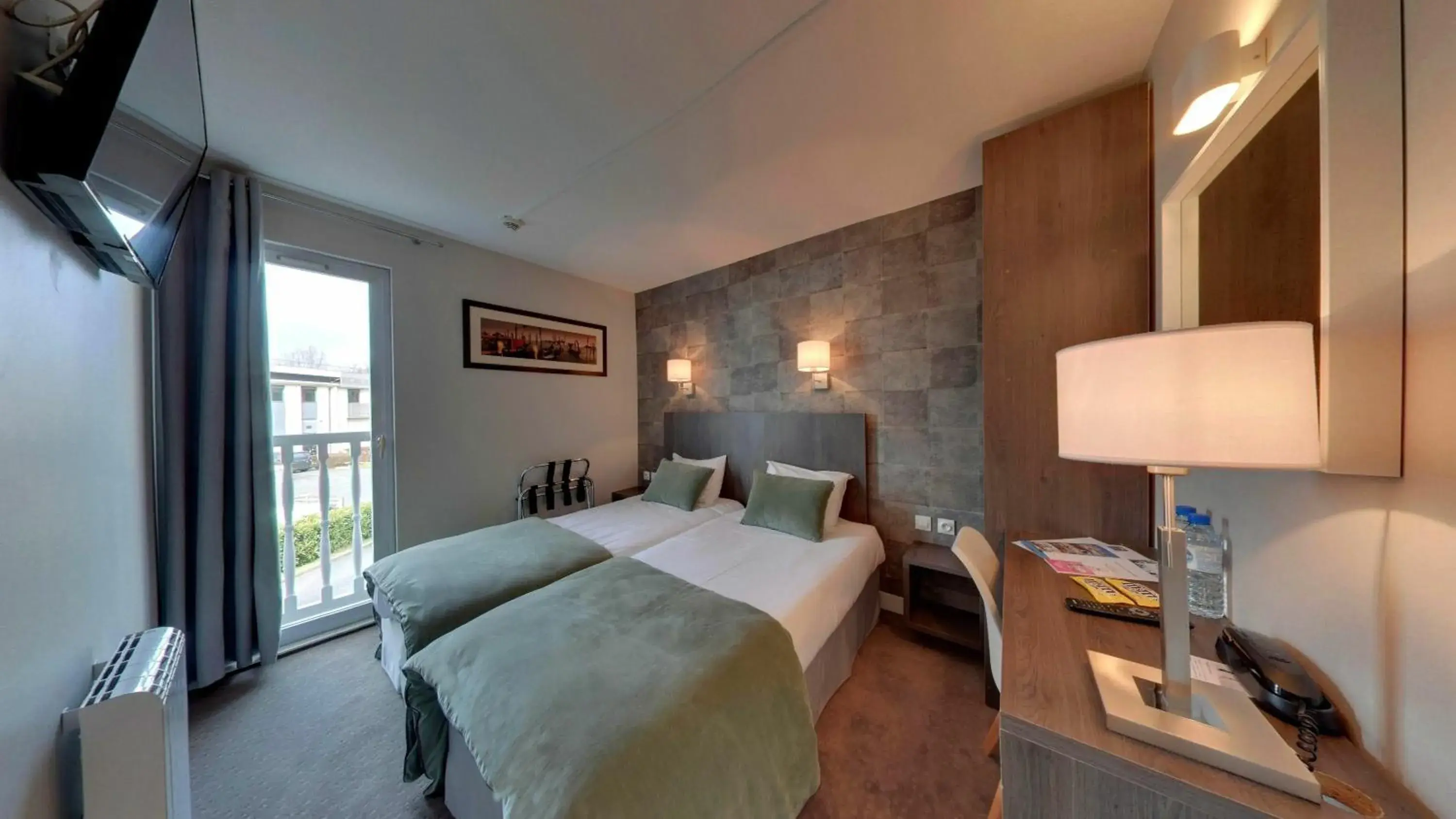 Standard Twin Room in Hotel Acadie Les Ulis Standard Twin Room in Hotel Acadie Les Ulis