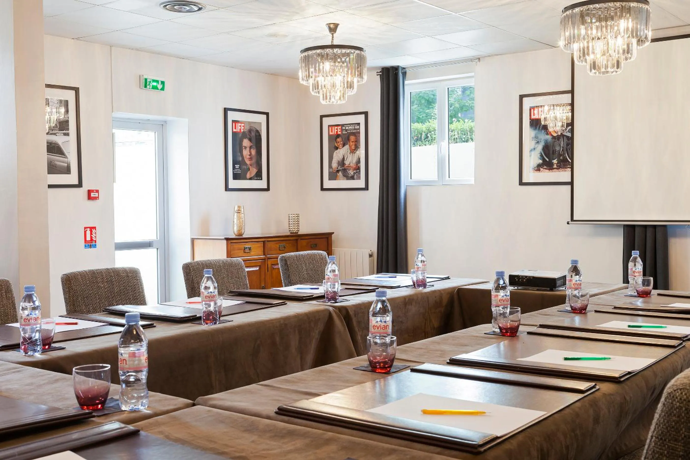 Seating area in Hotel Acadie Les Ulis