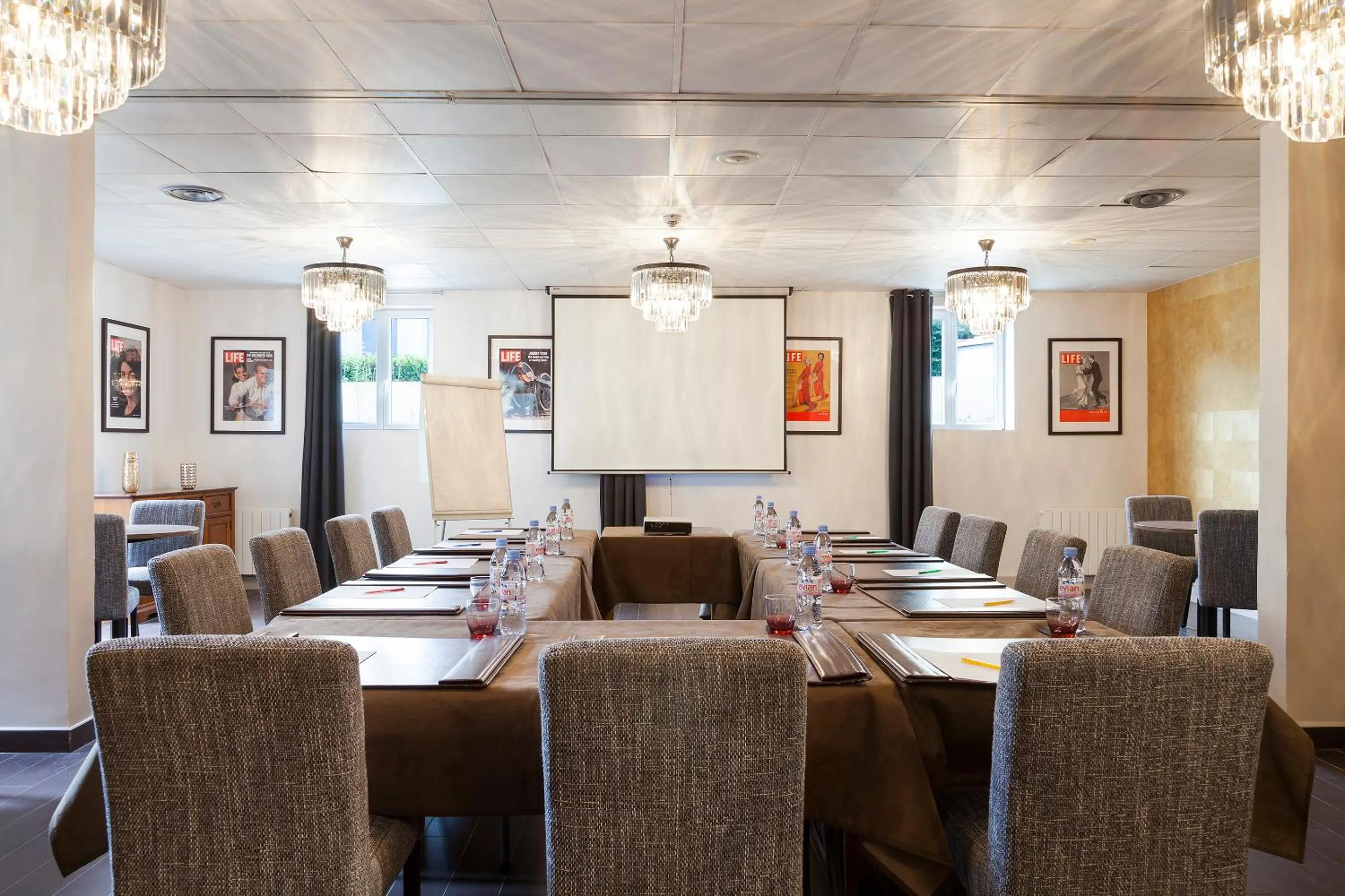 Seating area in Hotel Acadie Les Ulis