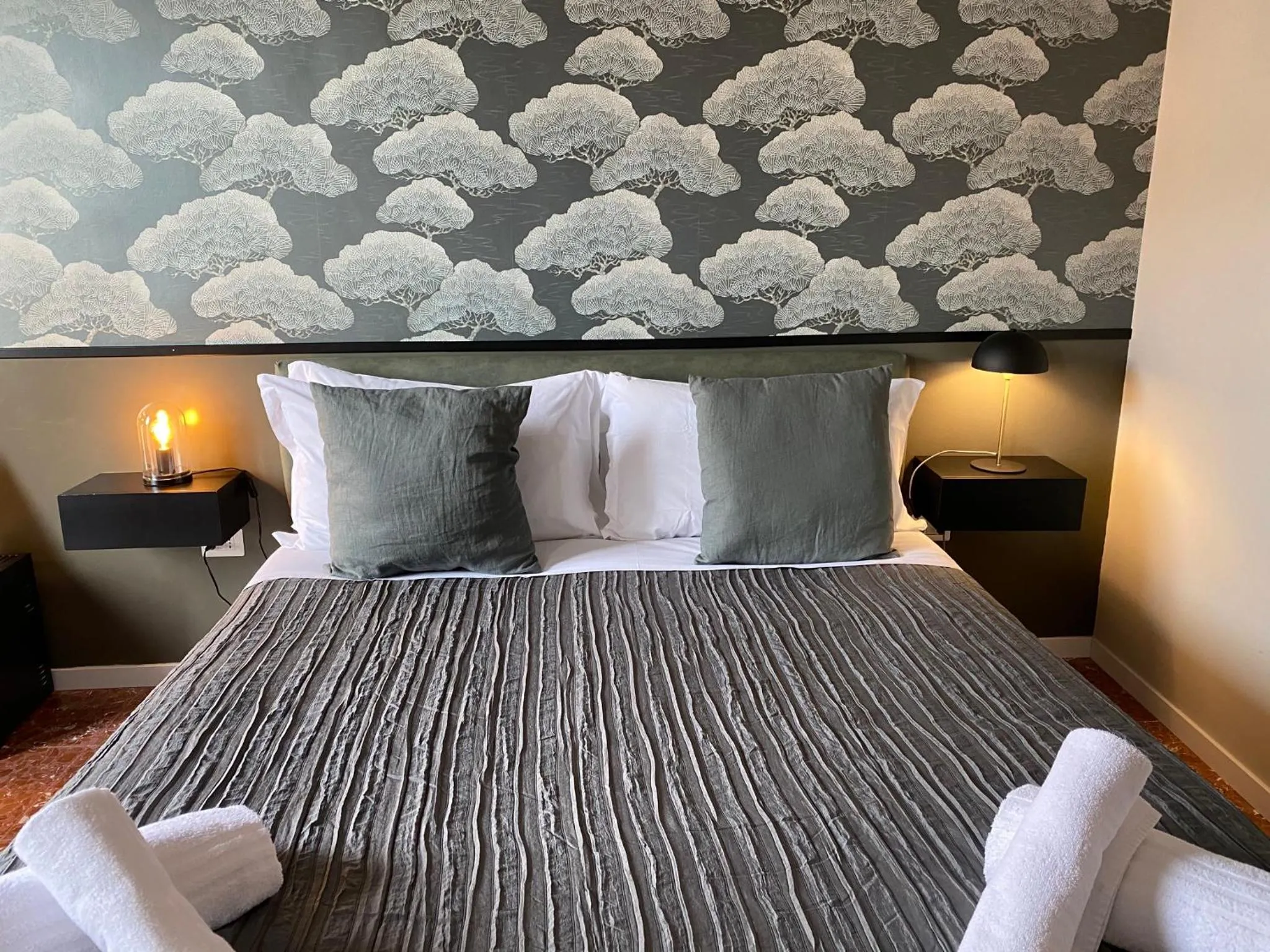 Bed in Cavour Urban Rooms by GHOR