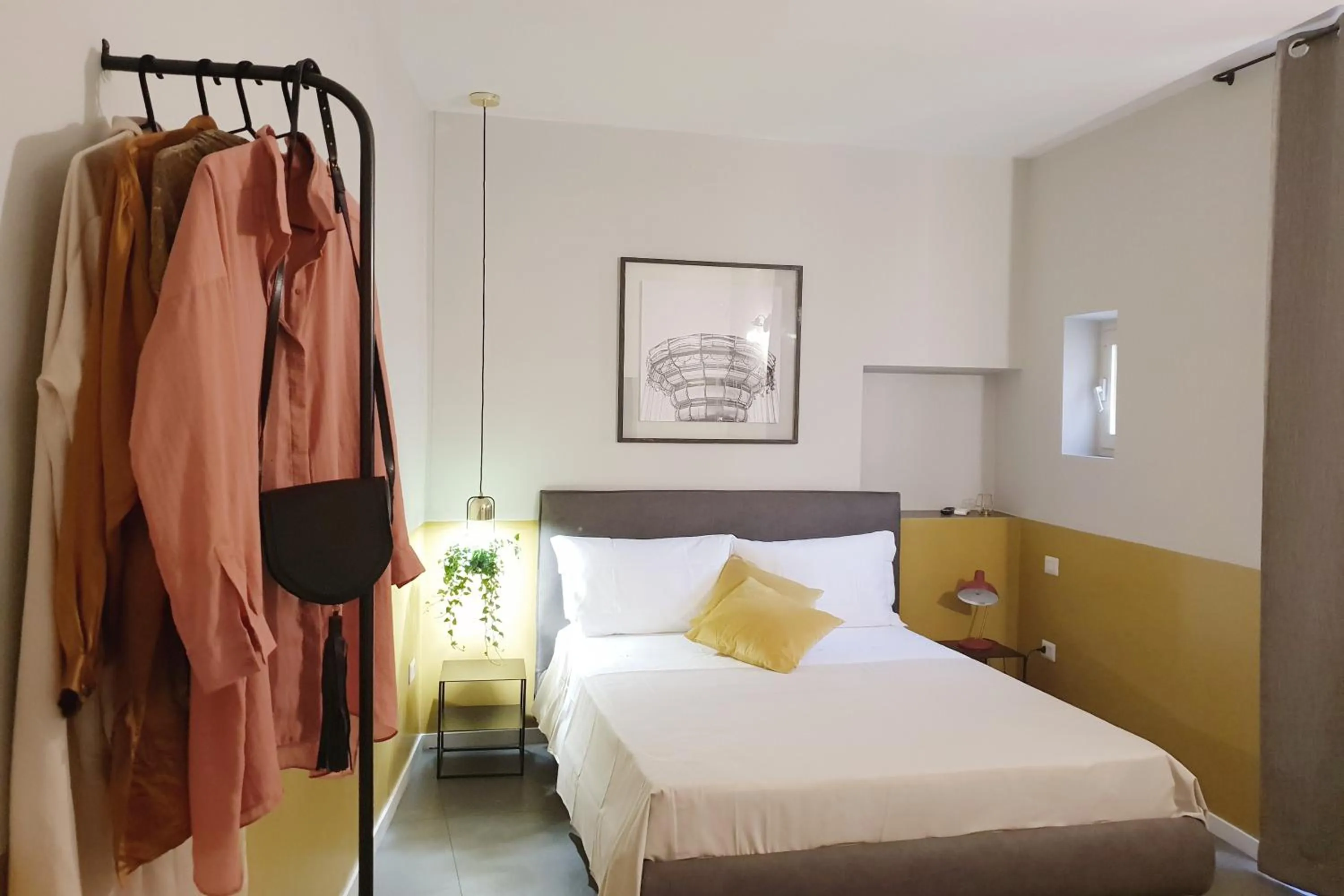 Bed in Cavour Urban Rooms by GHOR