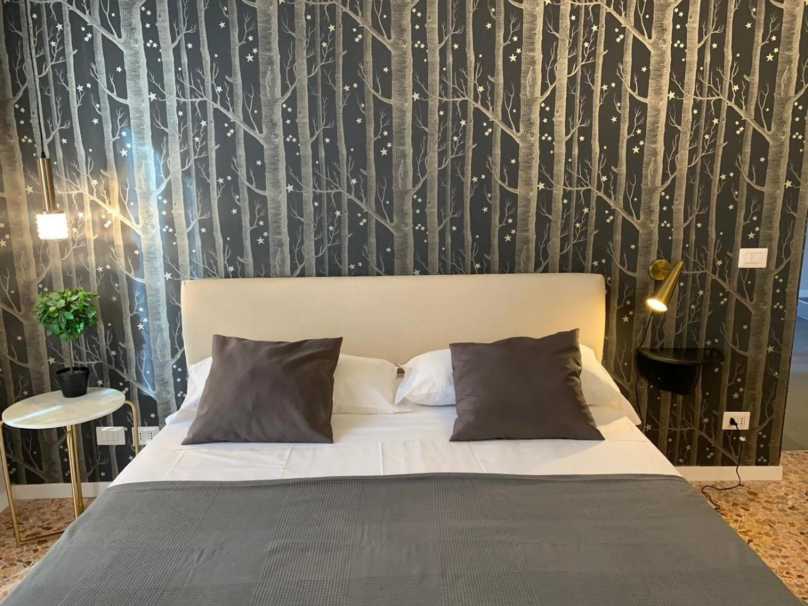 Bed in Cavour Urban Rooms by GHOR