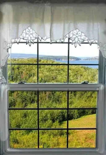 Deluxe Queen Room with Ocean View in Castle Rock Country Inn Deluxe Queen Room with Ocean View in Castle Rock Country Inn