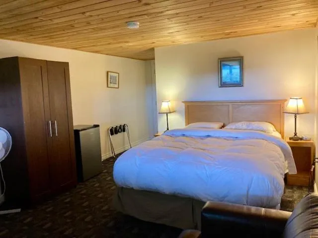 Bed in Castle Rock Country Inn