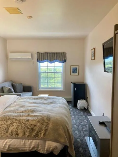 Bed in Castle Rock Country Inn