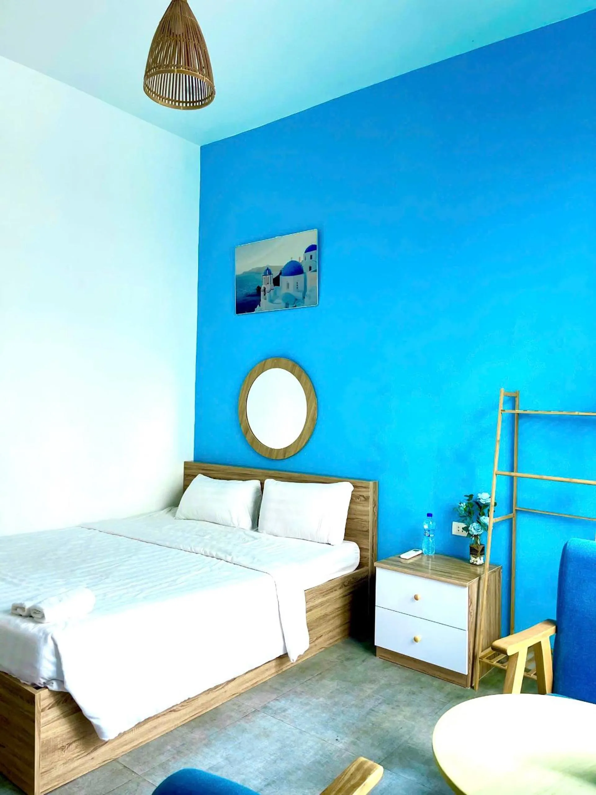 Bed in Santorini House and Coffee