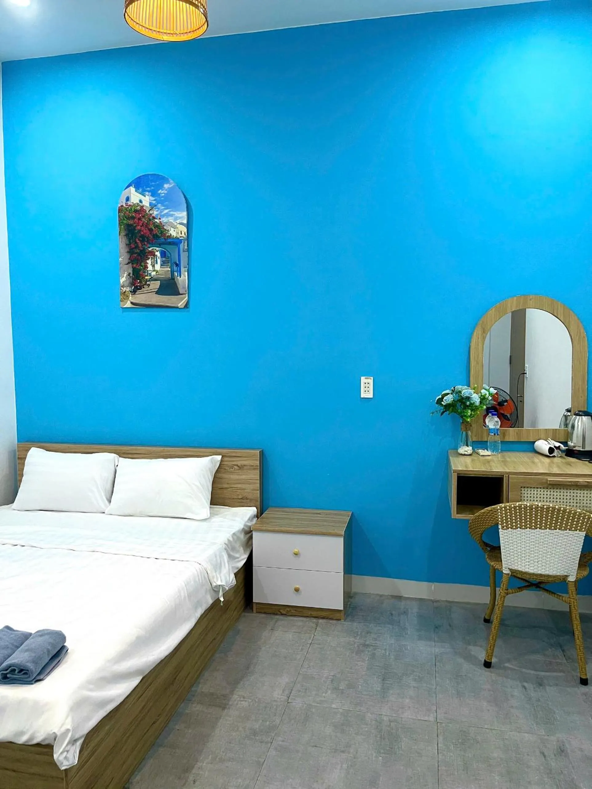 Bed in Santorini House and Coffee