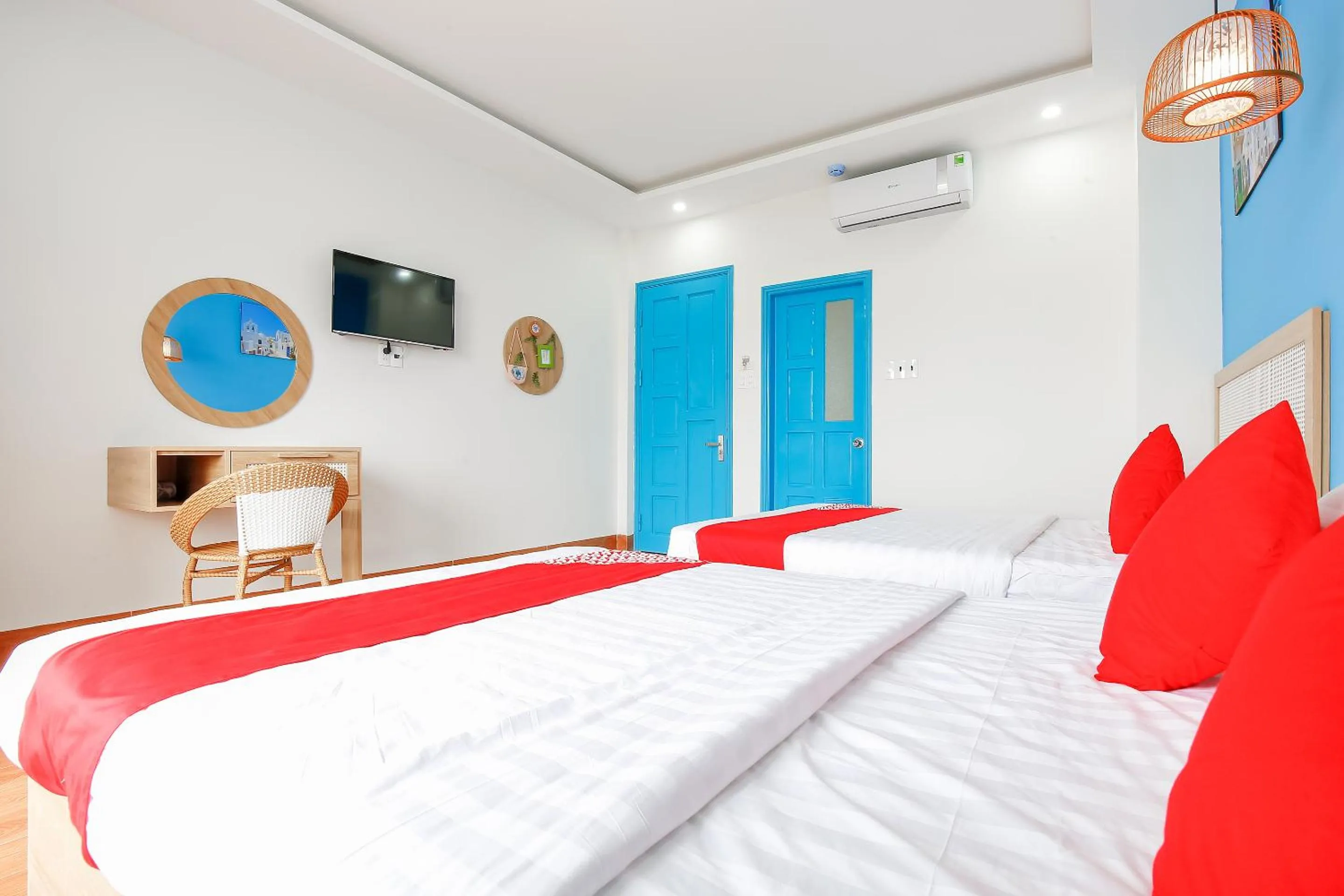 Photo of the whole room, Bed in Santorini House and Coffee