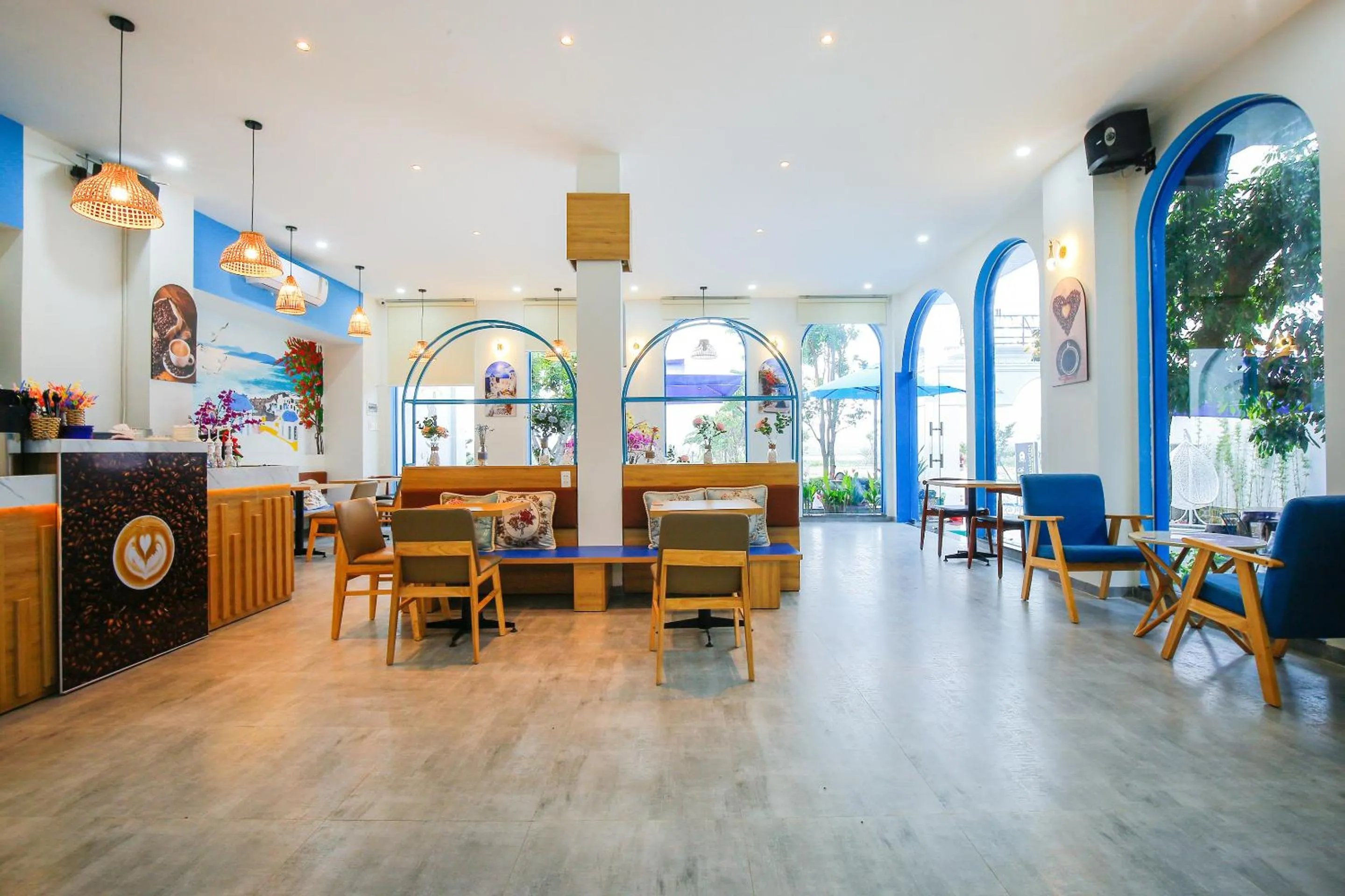 Restaurant/places to eat in Santorini House and Coffee