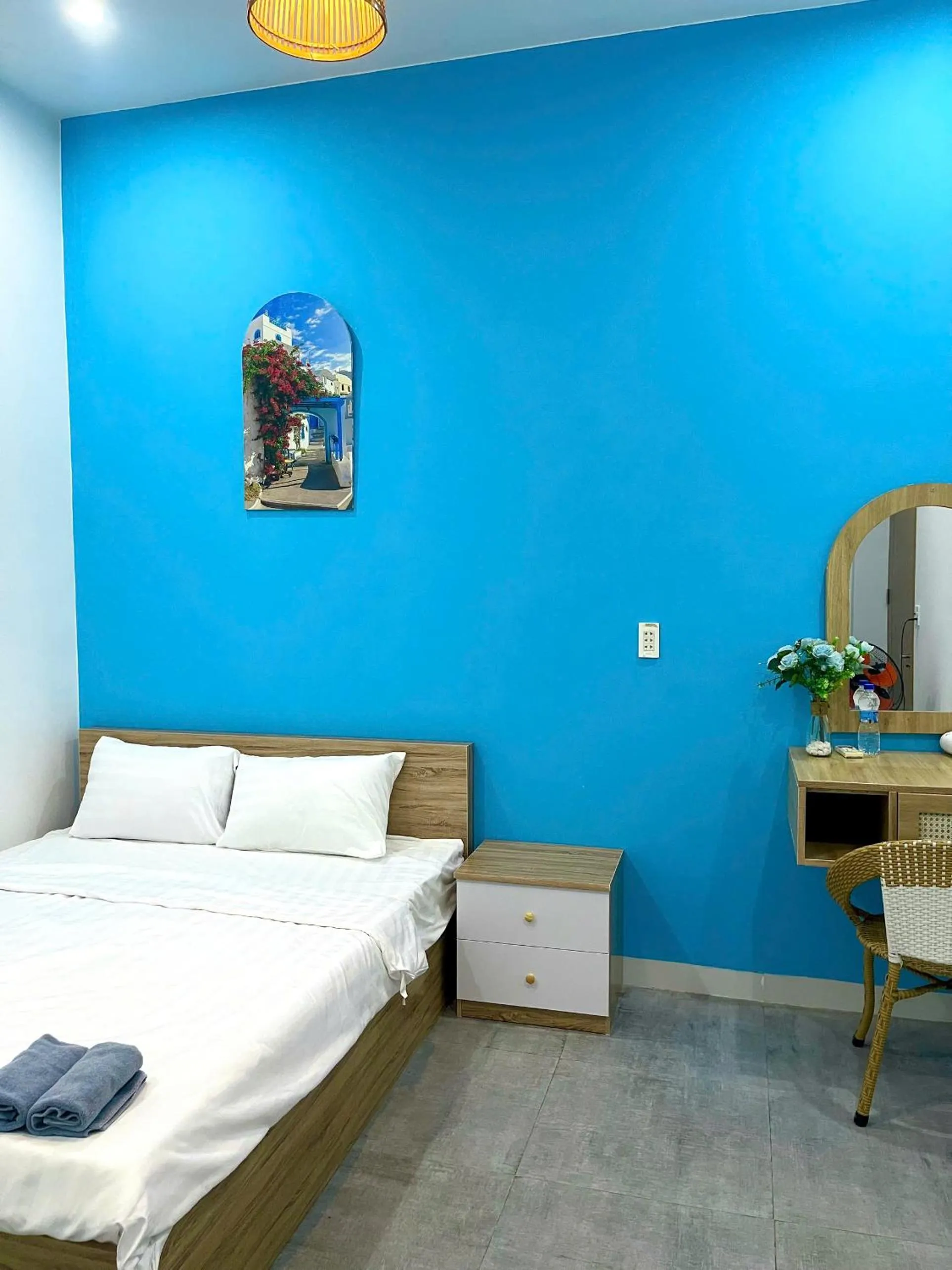 Bed in Santorini House and Coffee