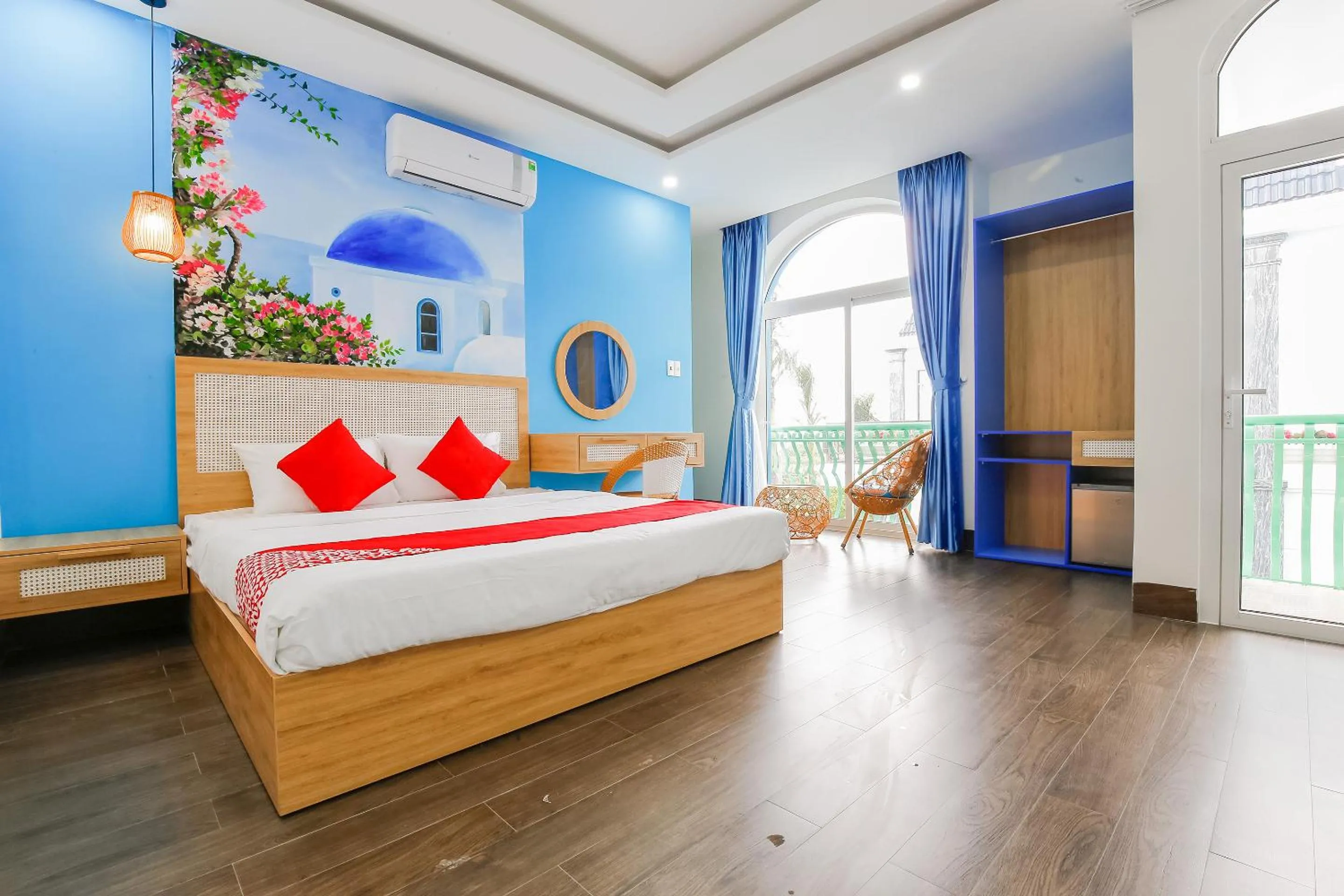 Photo of the whole room, Bed in Santorini House and Coffee