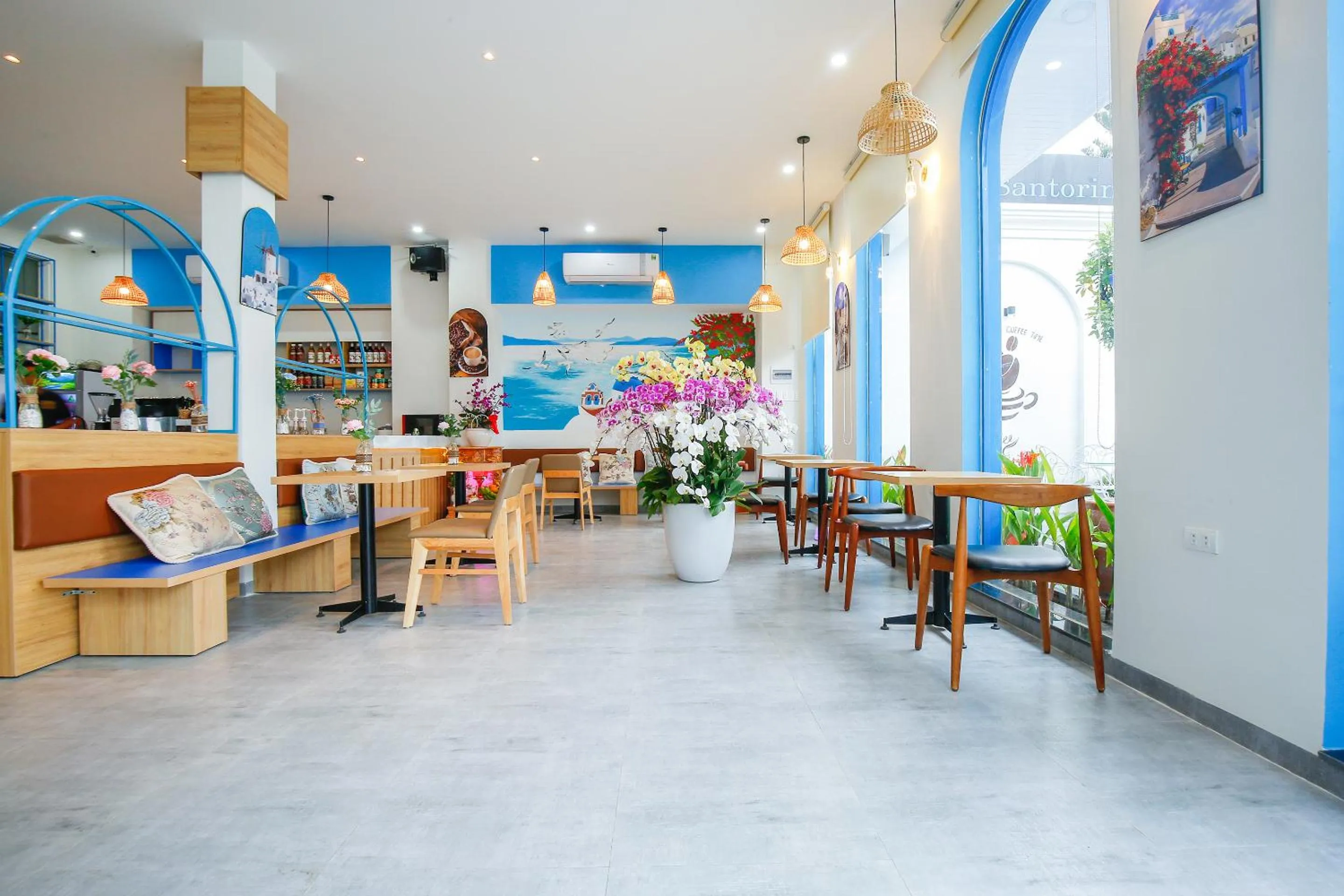 Lounge or bar in Santorini House and Coffee