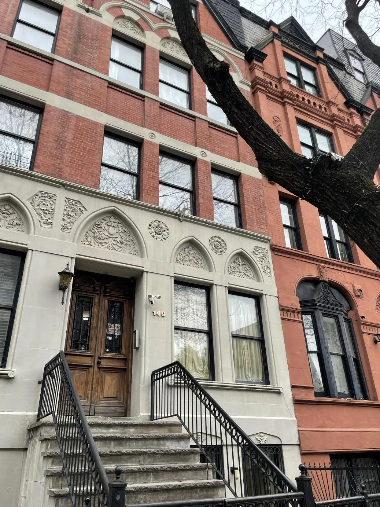 Property building in NYC Townhouse Apartment