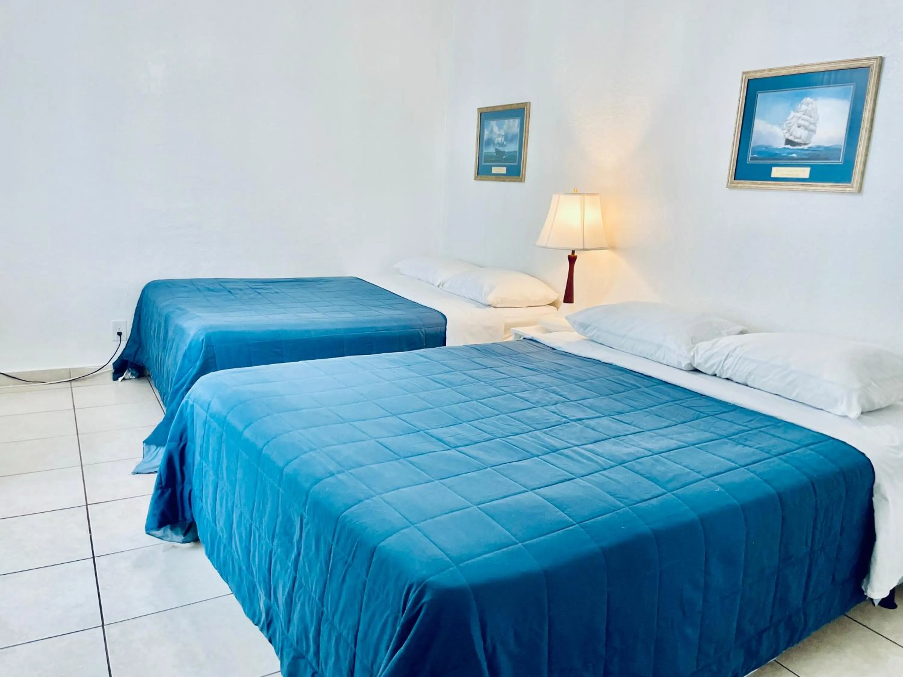 Bed in Beach Tide Motel