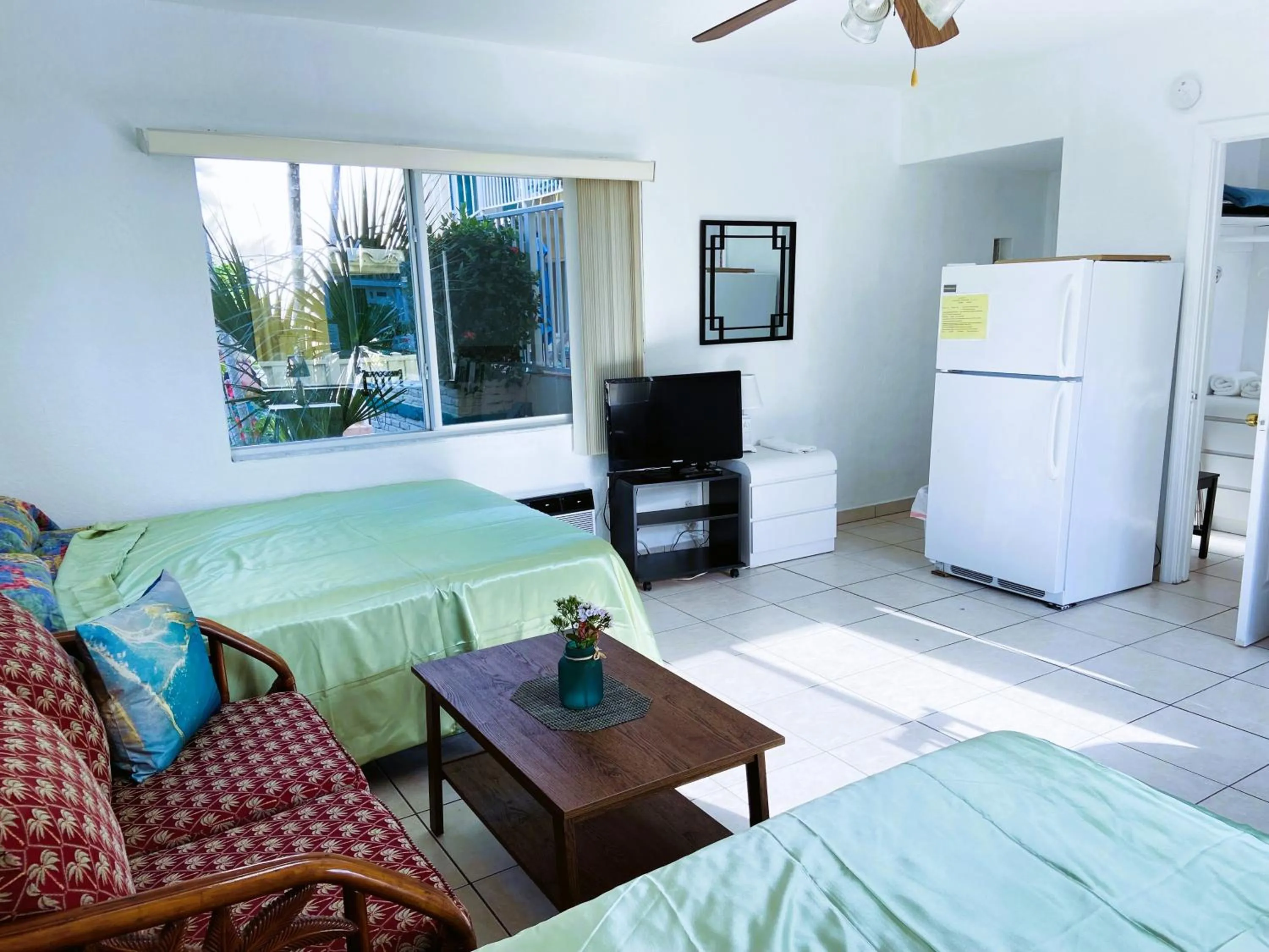 Bed in Beach Tide Motel