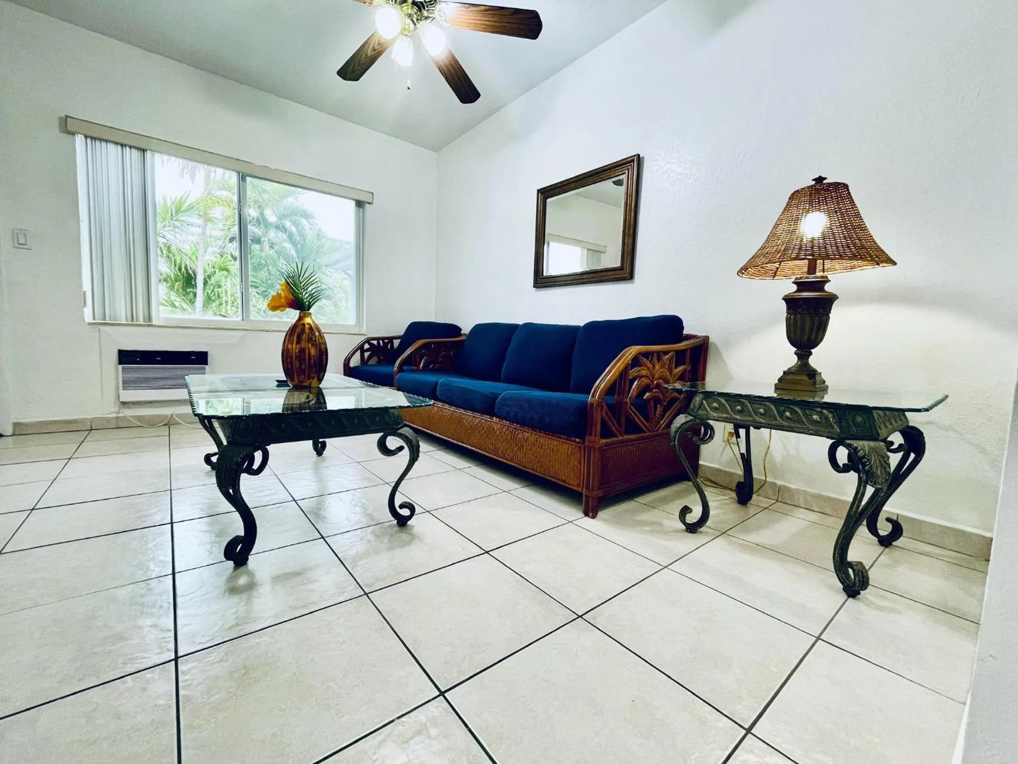 Living room in Beach Tide Motel