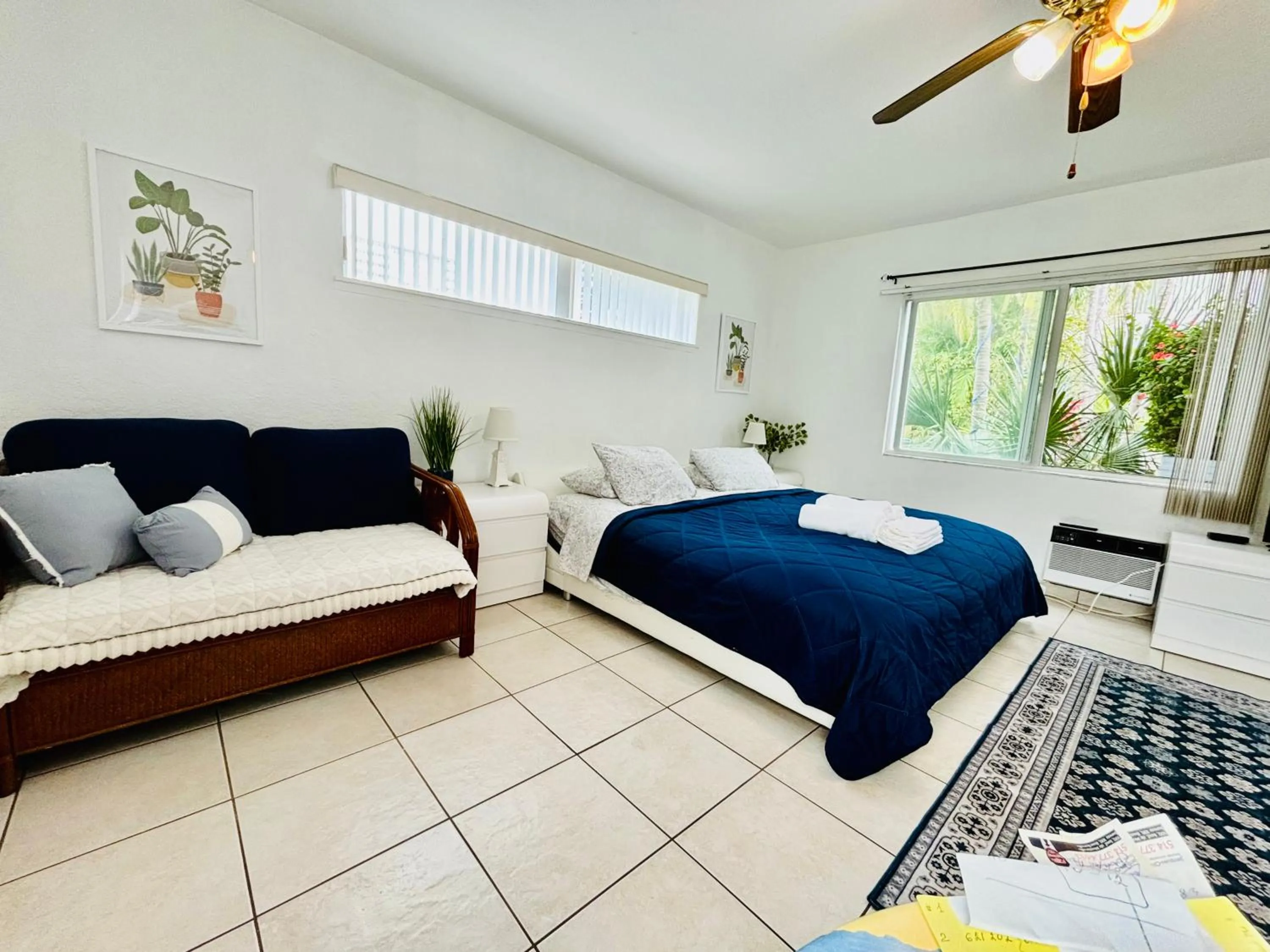 Bed in Beach Tide Motel