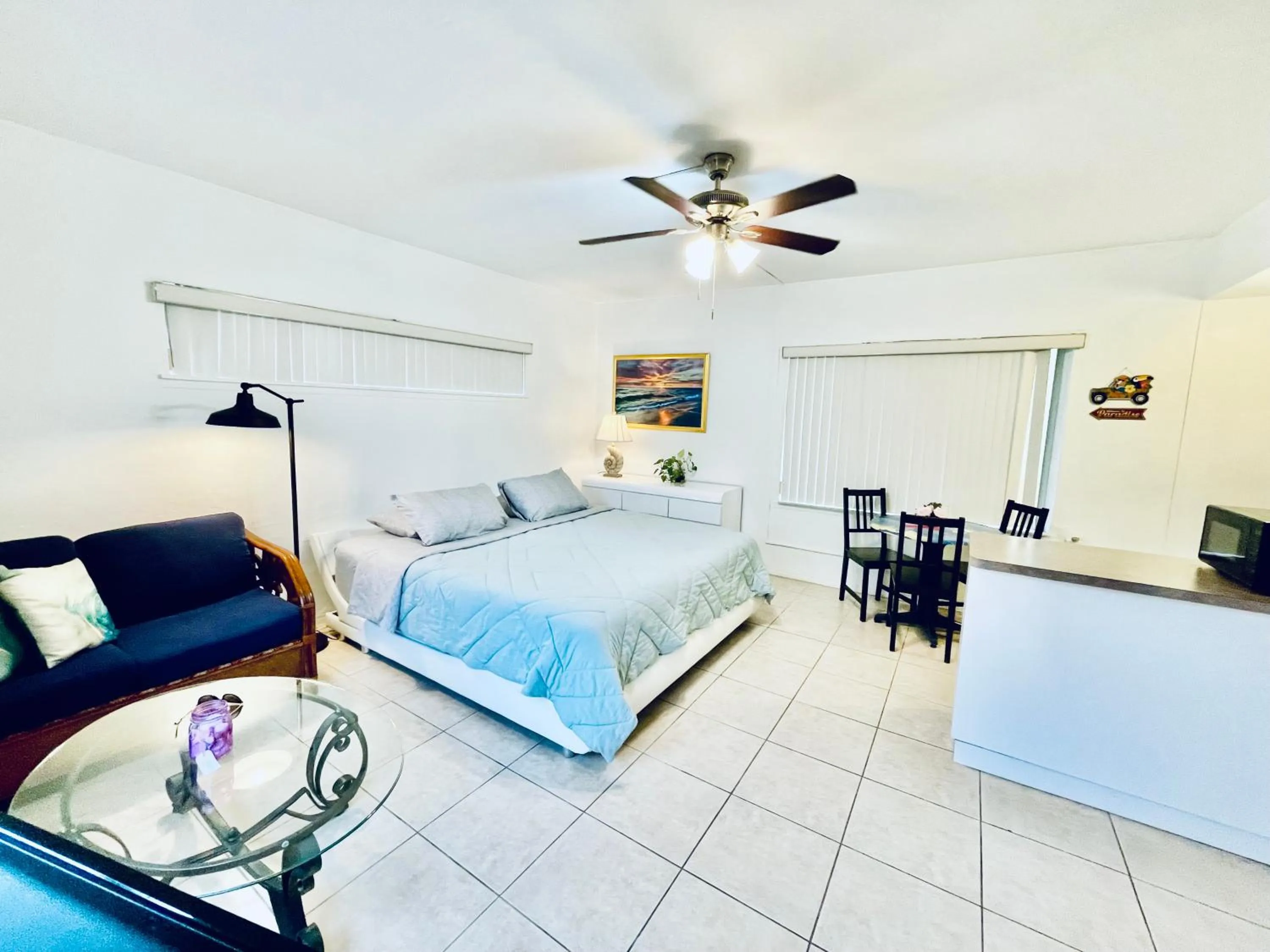 Bed in Beach Tide Motel