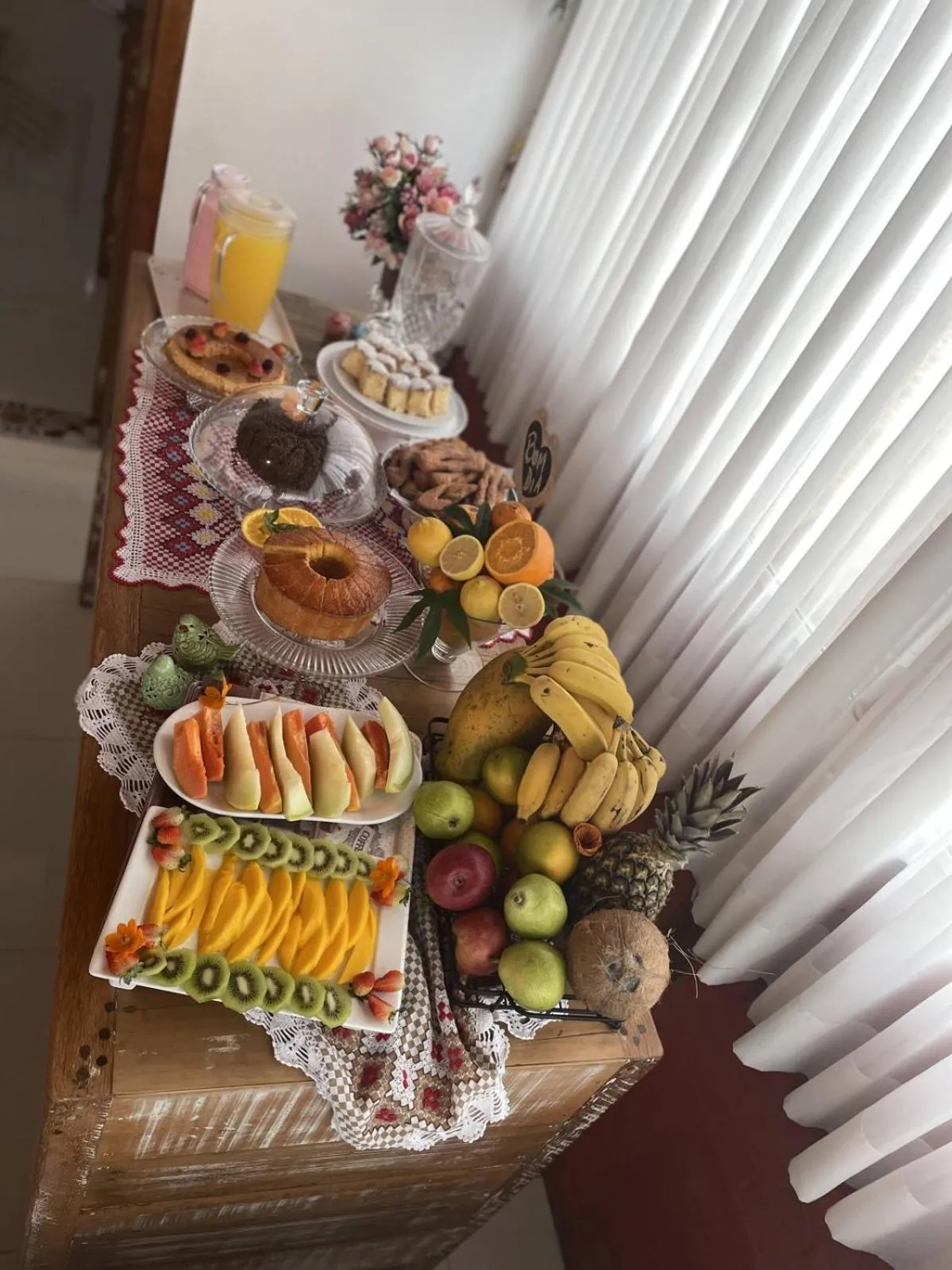 Buffet breakfast in Pousada Rota do Sol