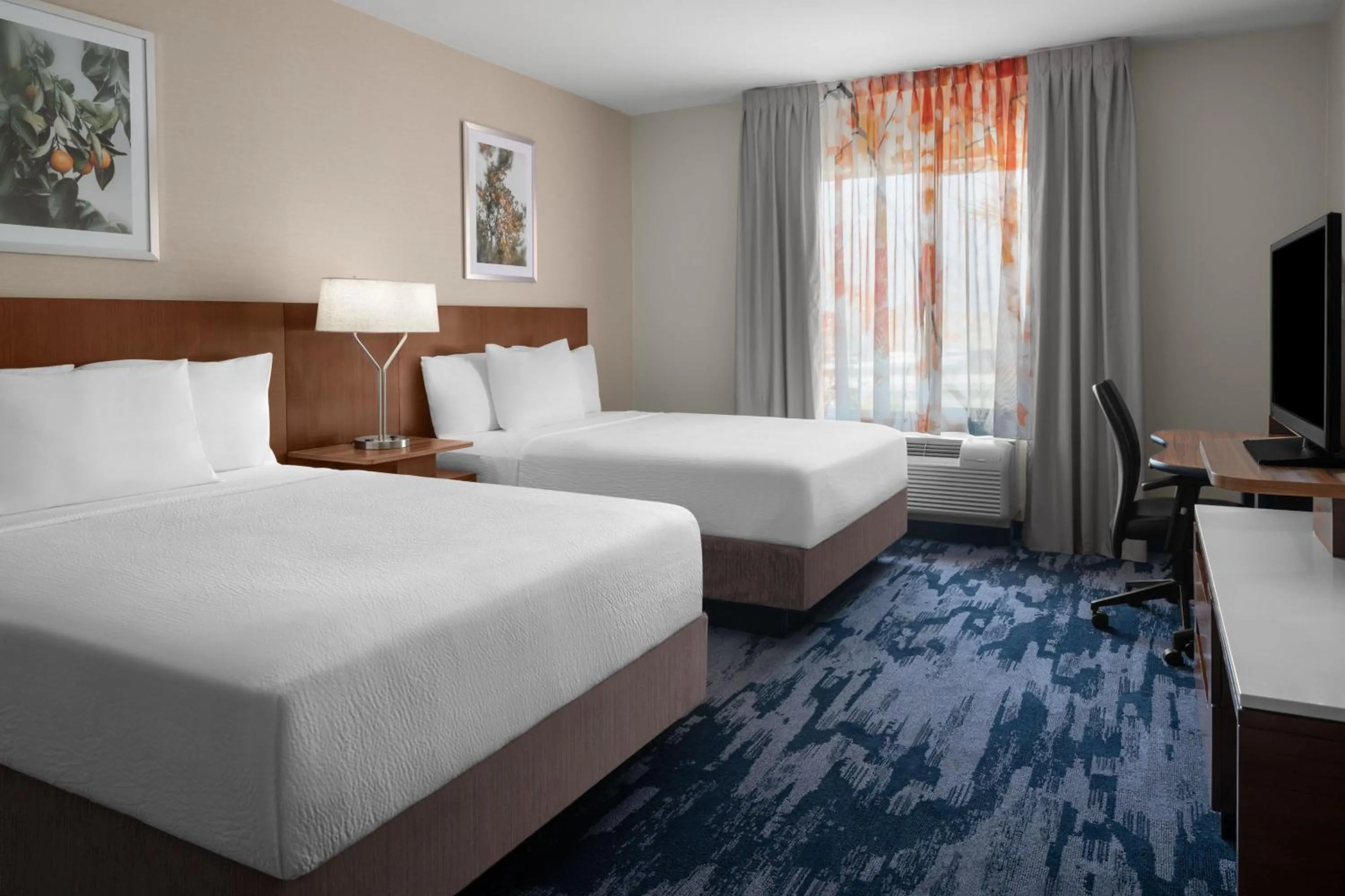 Photo of the whole room, Bed in Fairfield Inn & Suites by Marriott Tustin Orange County