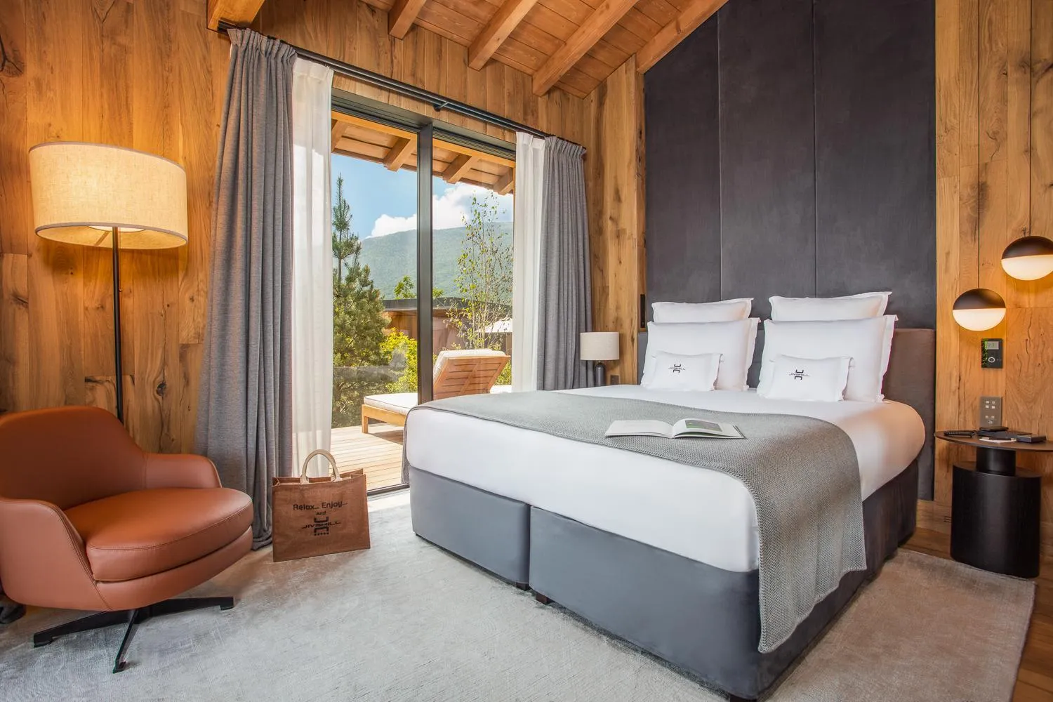 Bed in Jiva Hill Resort - Genève
