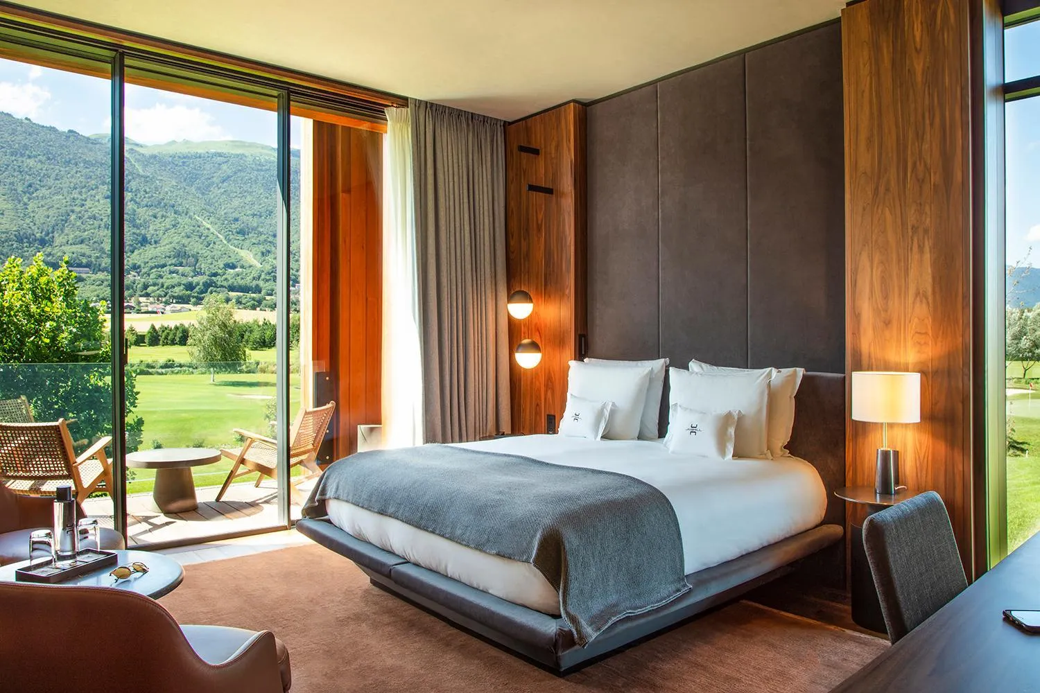 Bed in Jiva Hill Resort - Genève
