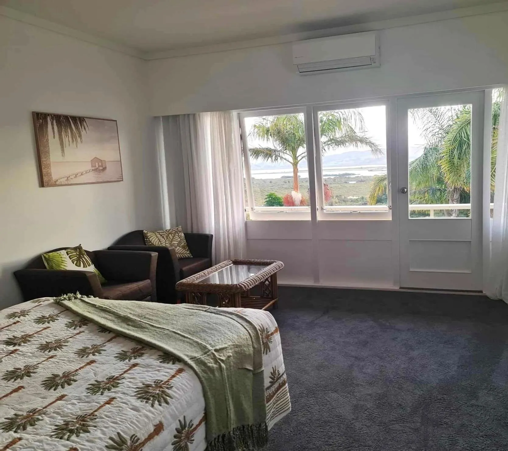 Bedroom, Bed in Comfort Hotel Flames Whangarei