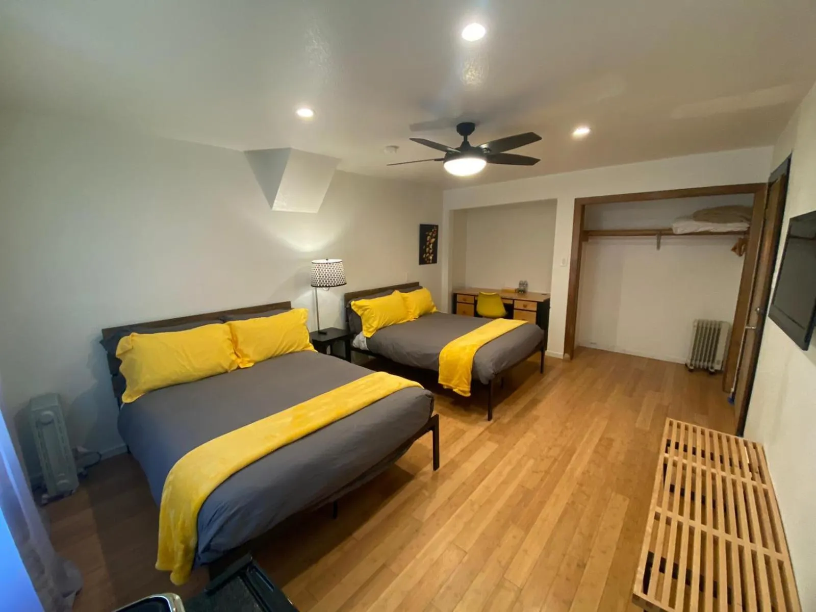 Bed in The Mammoth Inn