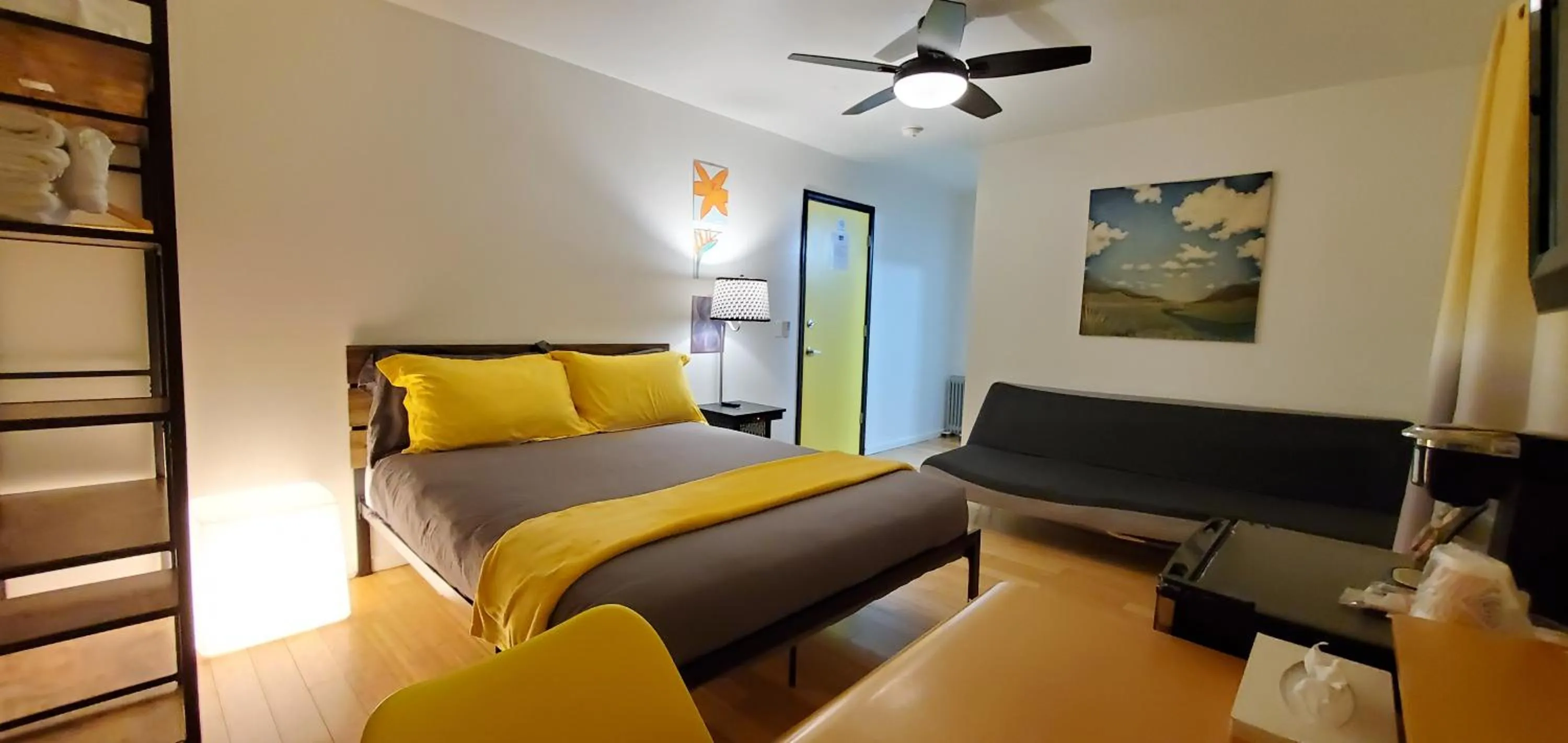 Bed in The Mammoth Inn