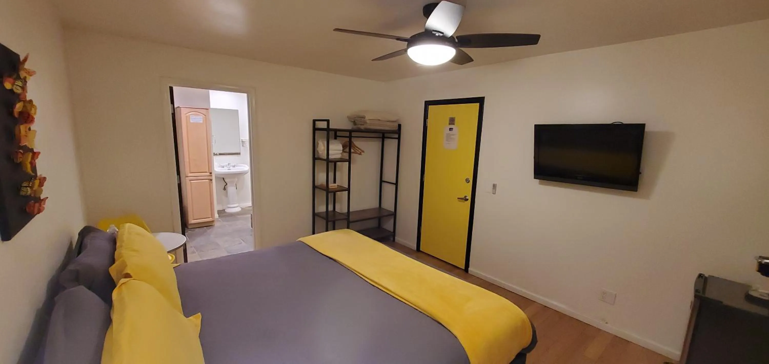 Bed in The Mammoth Inn