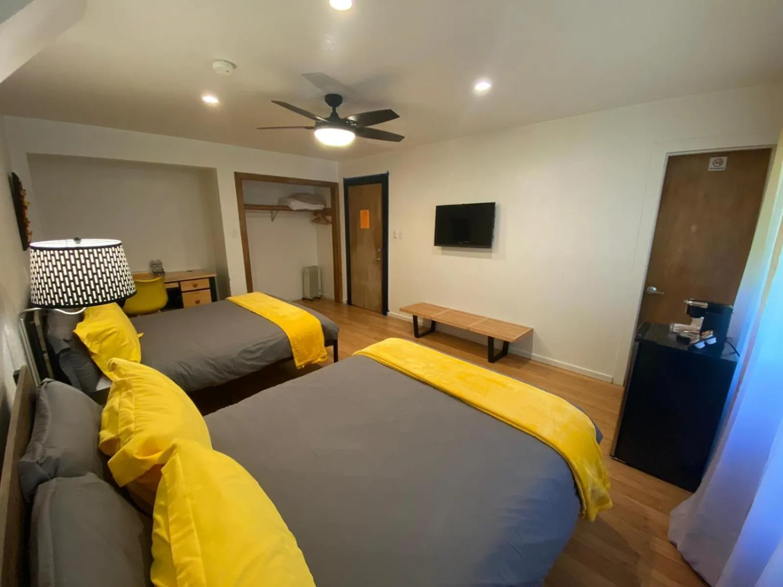 Bed in The Mammoth Inn