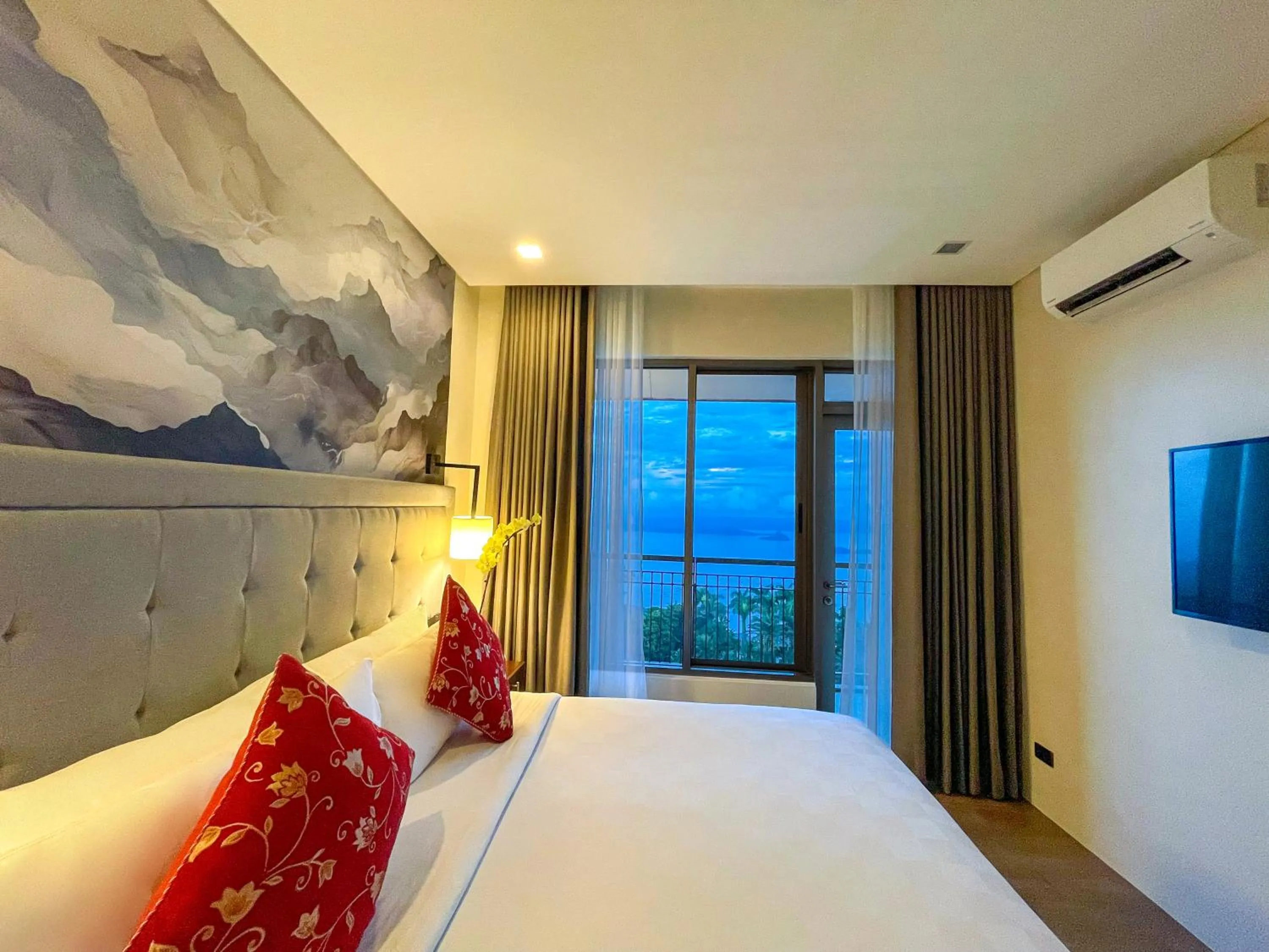 Bed in Summit Ridge Tagaytay - Newly Renovated