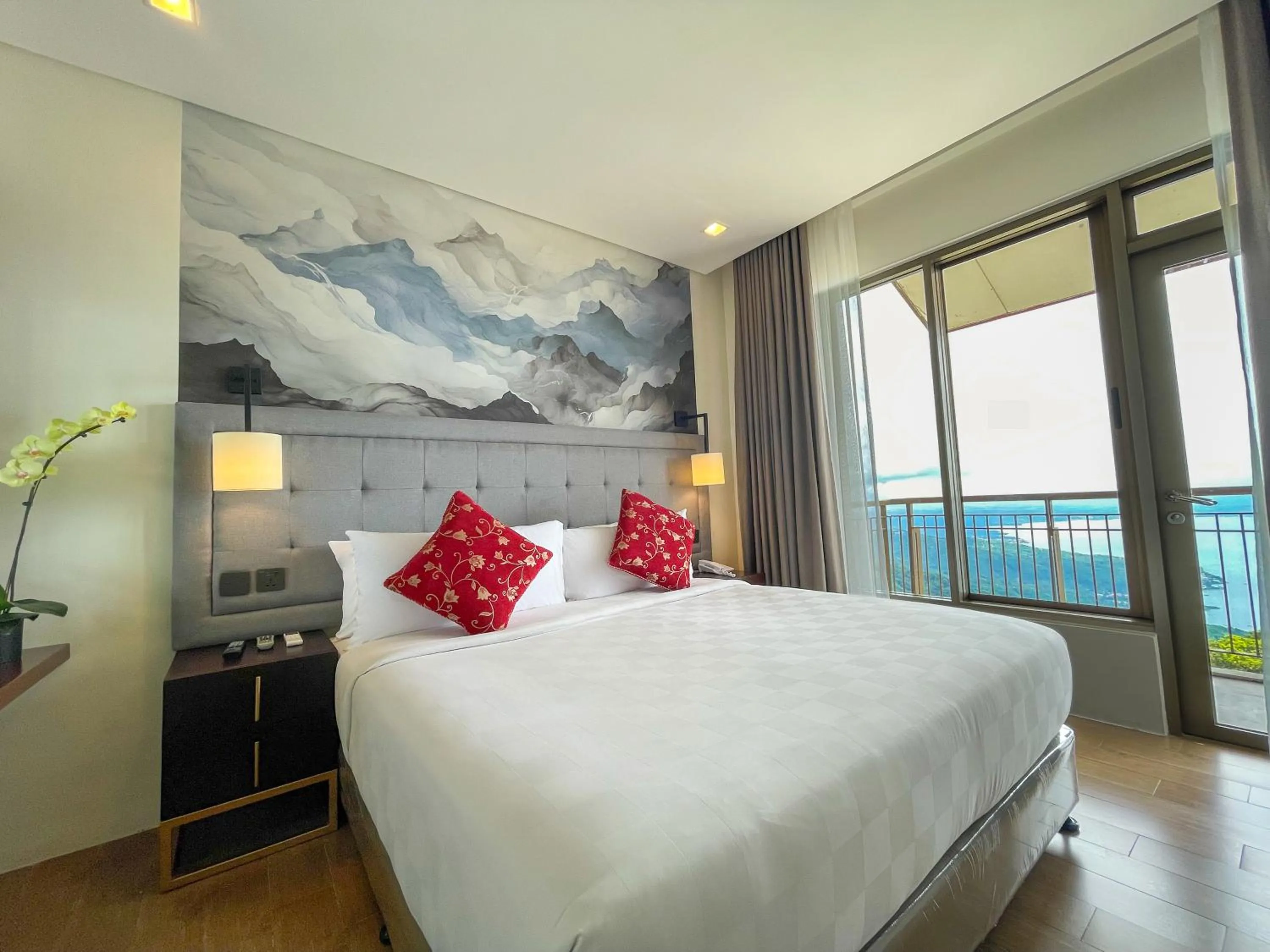 Bed in Summit Ridge Tagaytay - Newly Renovated