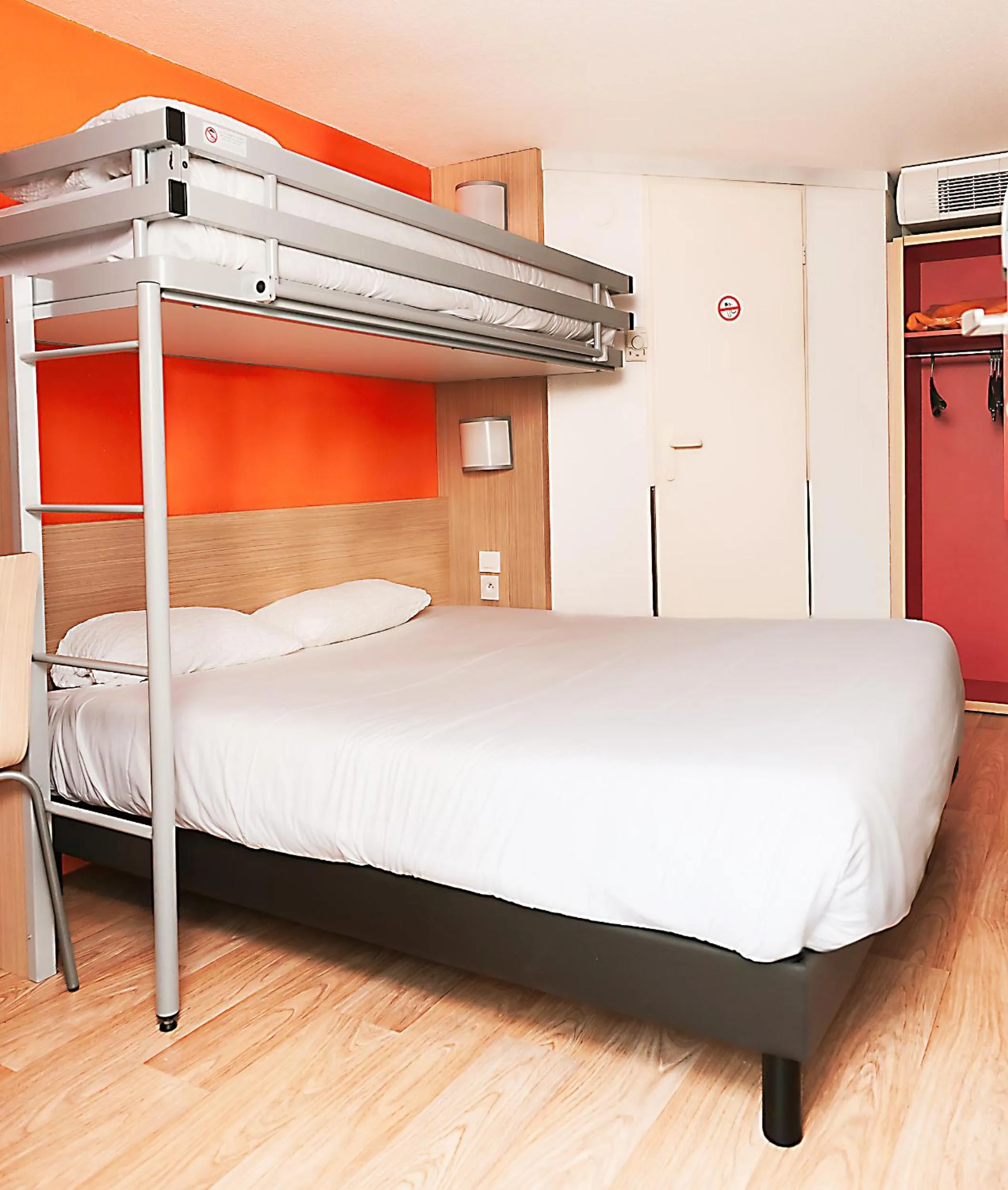 Bedroom, Bed in Premiere Classe La Rochelle Nord - Puilboreau