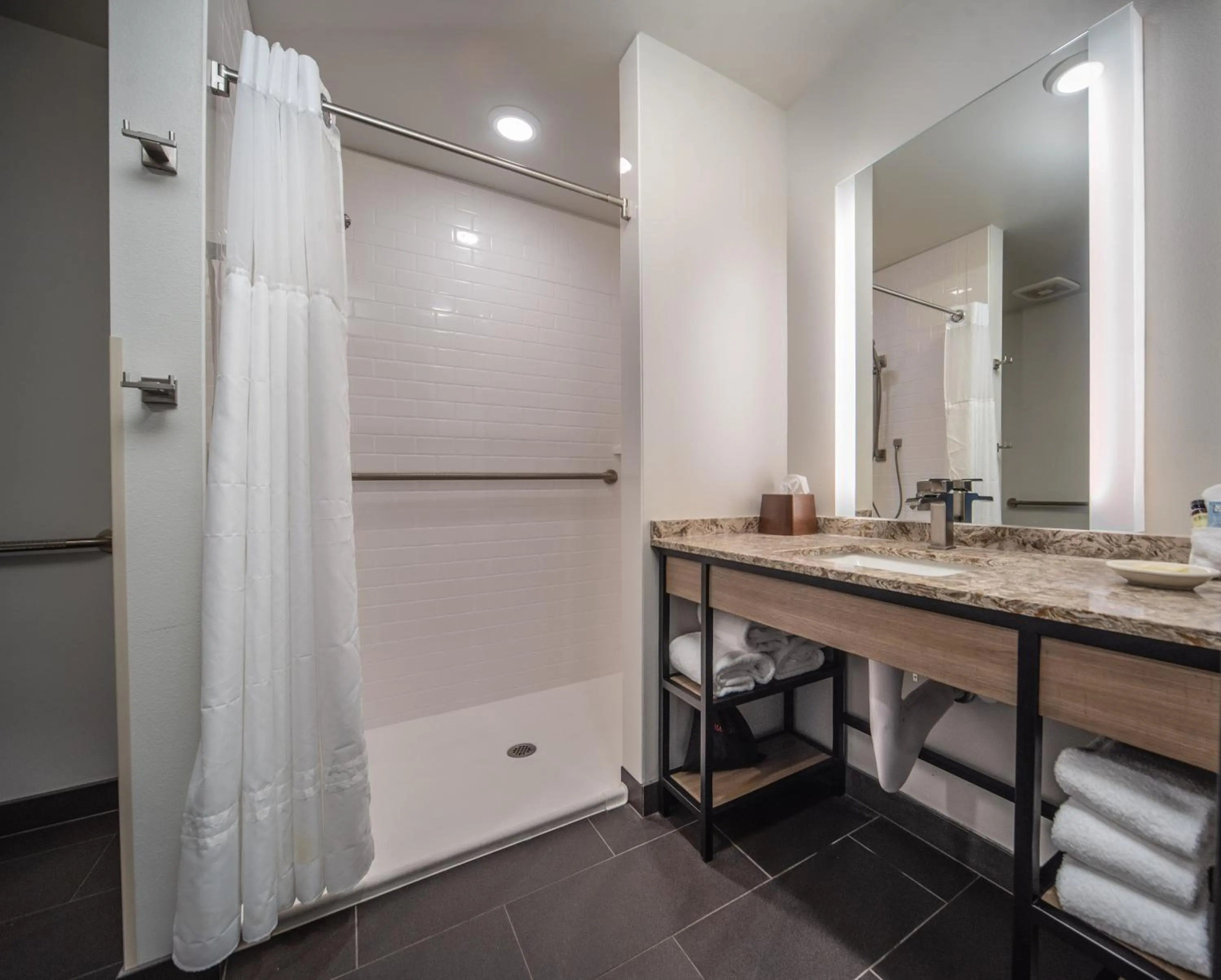 Bathroom in Hotel Windrow Downtown Ellensburg