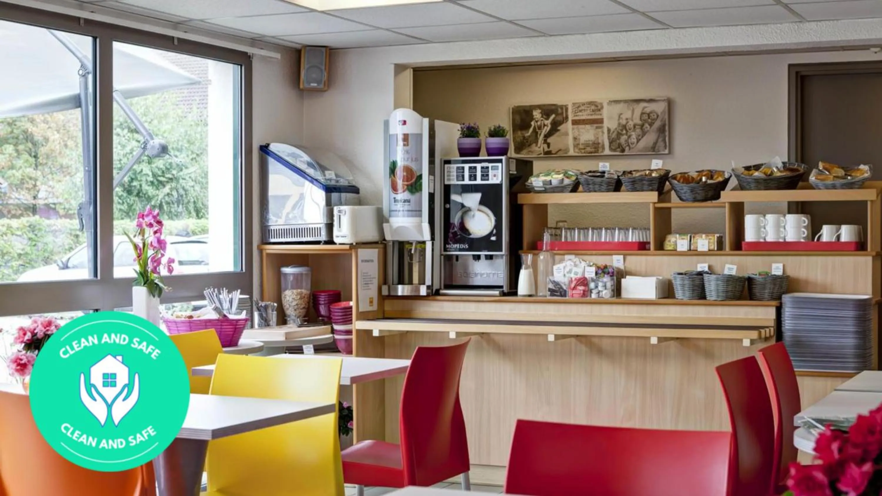 Decorative detail in Première Classe Chalon Sur Saône