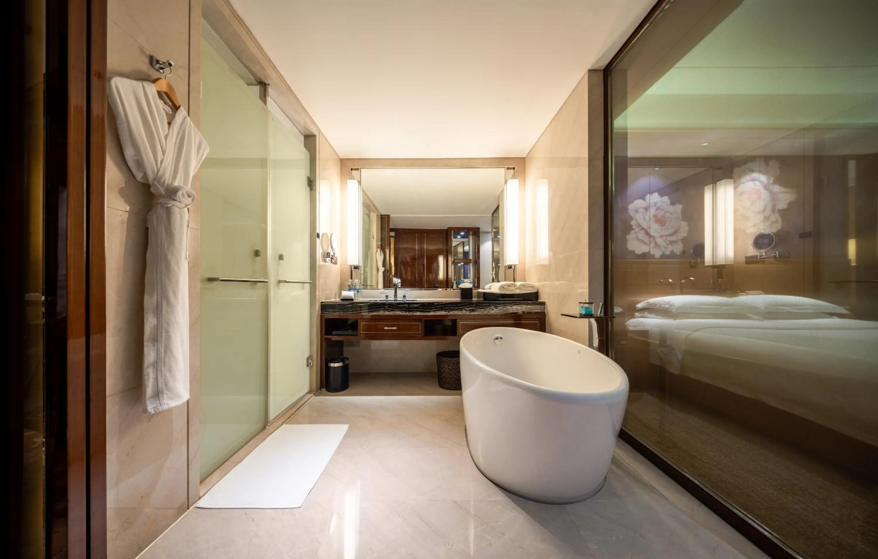 Toilet, Bed in Minyoun Chengdu Dongda Hotel