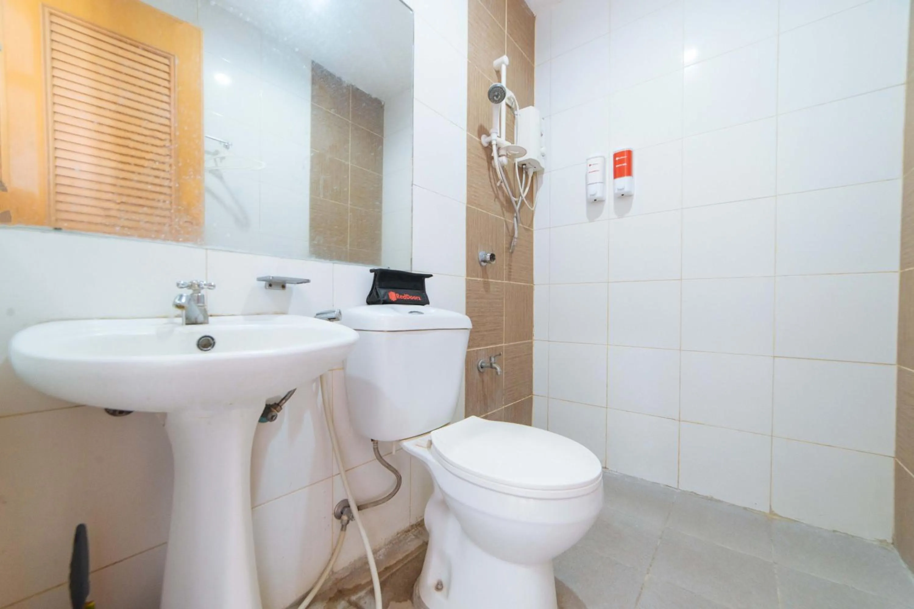 Shower in RedDoorz Plus near Dadiangas Heights